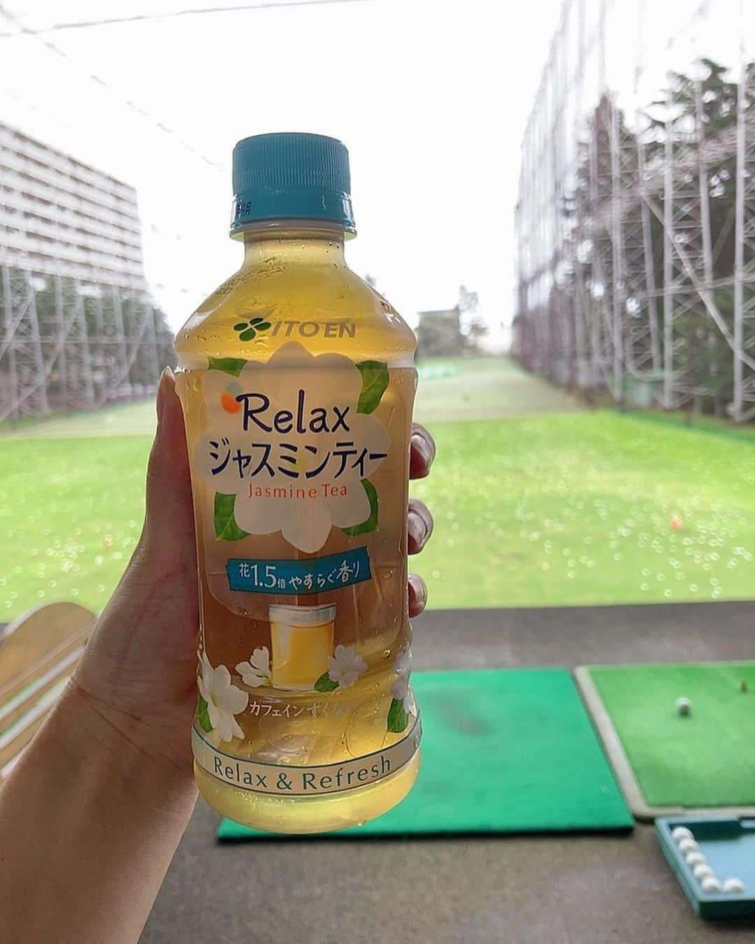 中庄司愛希さんのインスタグラム写真 - (中庄司愛希Instagram)「フルヤゴルフガーデンに行ってきました⛳️💕ここの練習場はトラックマンレンジが導入されているから行ってみたよ💕 トラックマンレンジの練習モードでデータを取りながら練習⛳️✨ #スワイプしてね スイング変えようとしててまたスイングのタイミングが遅くなってきてるからかボールスピードが出てない🤔 今回は横振りスイングにする練習に徹していたから黙々と練習モードだったけど、ゲームモードもあって楽しそうだからいつかやってみたい🥺✨ そして、フルヤゴルフガーデンではドリンクサービスもあった🙌夏には嬉しいサービス🎐 #フルヤゴルフガーデン #フルヤゴルフ #furuyagolfgarden  #トラックマンレンジ #トラックマン #トラックマンゴルフ #スイング計測 #trackmangolf #trackman  #ゴルフ練習場 #ゴルフ練習 #ゴルフクラブ #ゴルフ初心者 #ゴルフ女子 #golfgirls #ゴルフ #골프 #高尔夫  #golf #ゴルフ好きな人と繋がりたい #ゴルファー #ゴルフ友達 #Sサイズゴルフ女子 #Sサイズ #sサイズコーデ #Sサイズ女子」7月23日 11時11分 - aki_nakashoji_golf