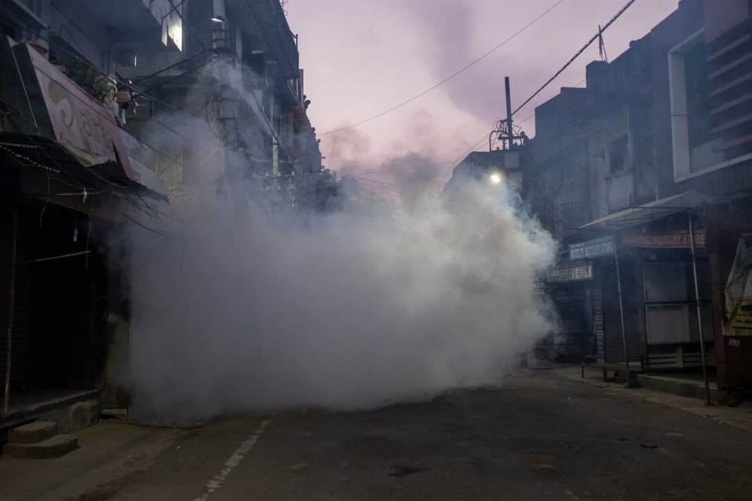 のインスタグラム：「Photo by Saumya Khandelwal @khandelwal_saumya  During the COVID-19 pandemic, a street is fumigated in the late evening hours in Lucknow, India. Follow me on @khandelwal_saumya for more from South Asia.」