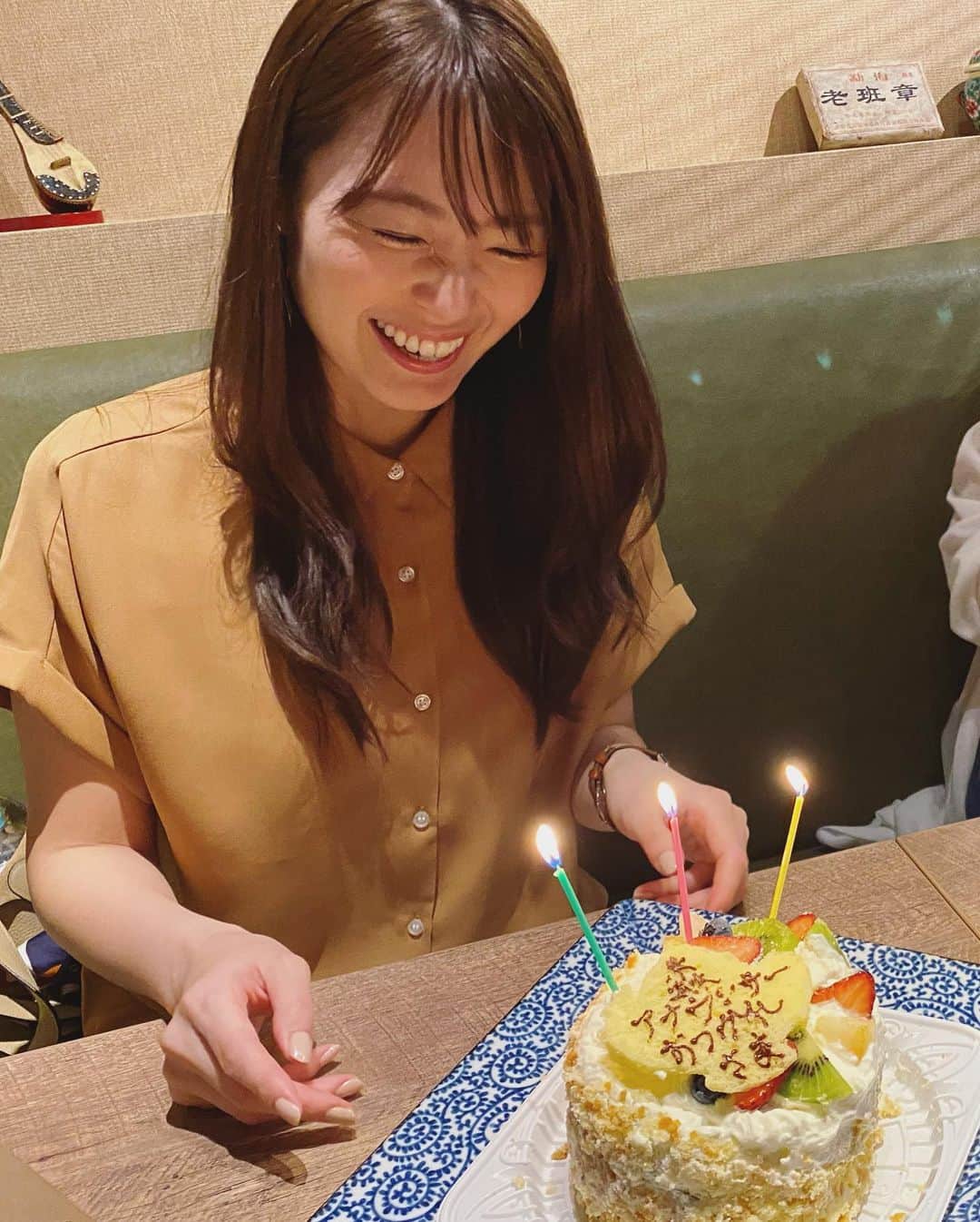 森直美さんのインスタグラム写真 - (森直美Instagram)「あっ、そうそう。先月の私の誕生日には大雨の中サプライズで運んだ結果ぐちゃぐちゃになったケーキでお祝いしてくれた大切な親友たちなのです❤️特別に美味しかったなぁ🍰#誕生日ケーキ」7月23日 11時29分 - naomi_mori63