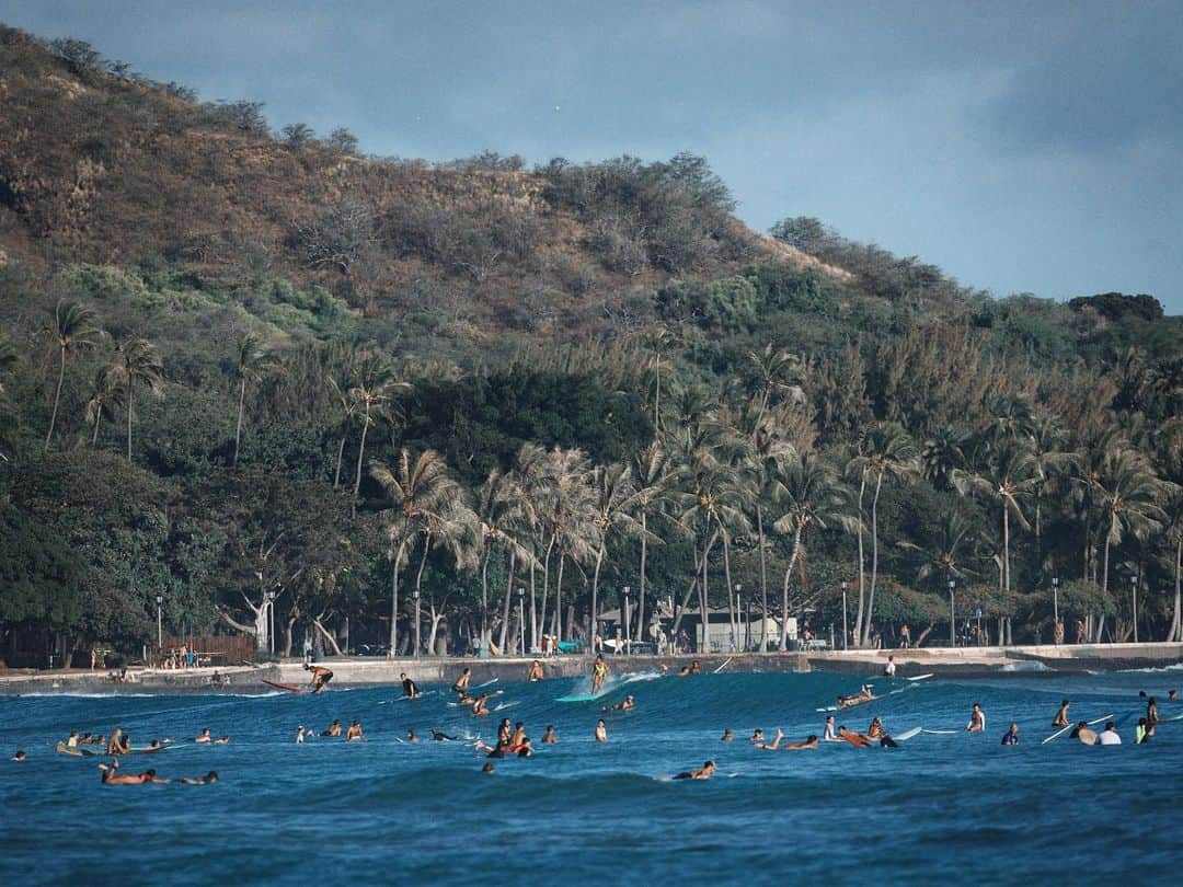 ケリア・モニーツさんのインスタグラム写真 - (ケリア・モニーツInstagram)「Waikiki in alll it’s glory... find Waldo pc:  @masonrosephoto」7月23日 2時58分 - keliamoniz