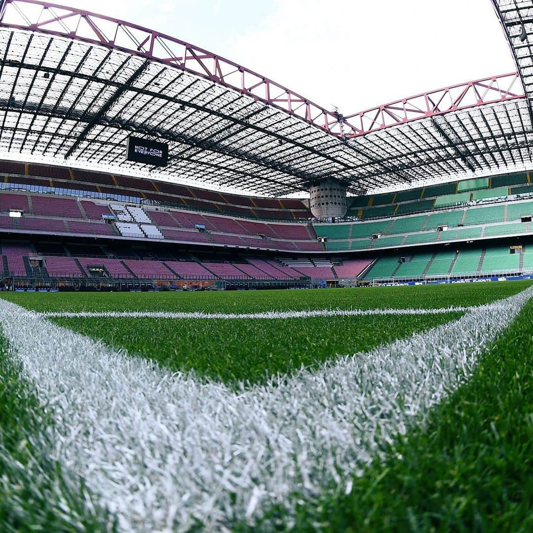 インテルナツィオナーレ・ミラノさんのインスタグラム写真 - (インテルナツィオナーレ・ミラノInstagram)「INTER VS FIORENTINA 🏟⚫️🔵 Ready for tonight? Where are you watching the game? #Inter #ForzaInter #InterFiorentina #SerieA #Football」7月23日 2時58分 - inter