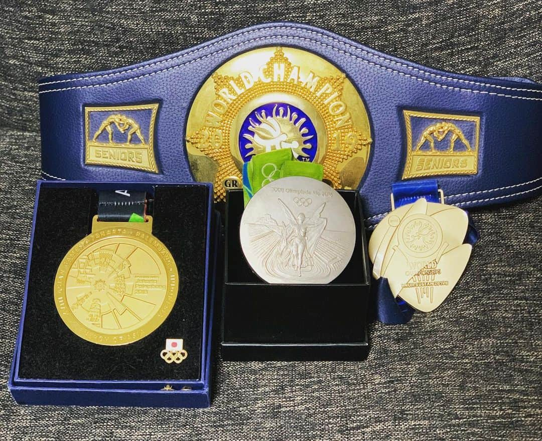 太田忍のインスタグラム：「Got this with headlock and tackle！ 2016 Rio olympic  games silver 2018 Asian games gold 2019 World championships gold  がぶり返しと胴タックルを駆使して獲ったものたち。 グレコはがぶり返しと胴タックルだけ出来たらそこそこ勝てるよ。  #トレーニング  #trainingday  #workout  #レスリング  #wrestling  #アスリート #athlete  #太田忍 #shinobuota  #トレーニング動画 #movementtraining  #筋トレ動画」