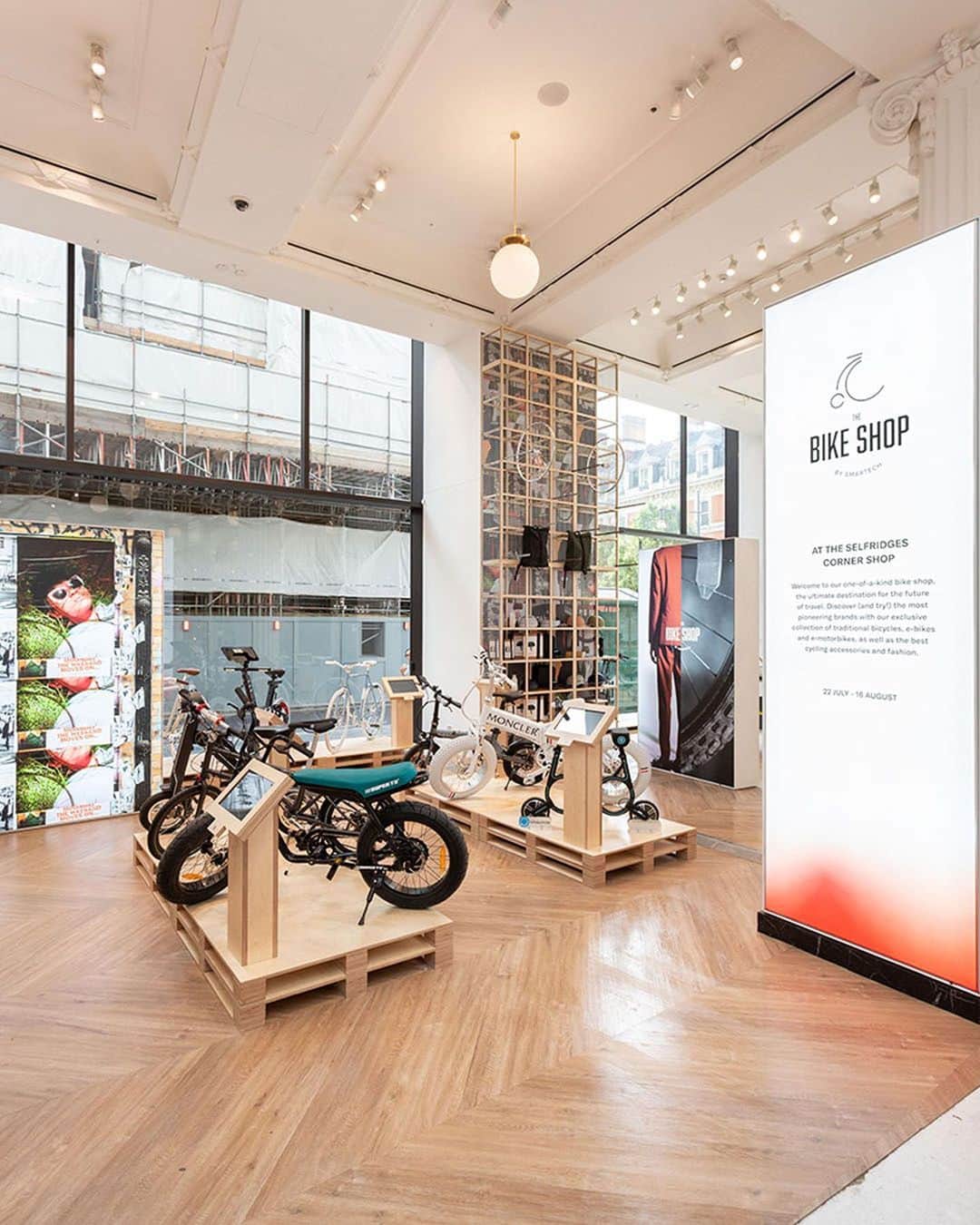 HYPEBEASTさんのインスタグラム写真 - (HYPEBEASTInstagram)「#hypeAF: @theofficialselfridges has transformed its Corner Shop into the “bike shop of the future.” The space features traditional bicycles as well as e-bikes and e-motorbikes and a range of cycling accessories. The opening of the Bike Shop from Selfridges and Smartech coincides with an increase in cycling over recent months, with 1.3 million bikes reported to have been bought in Britain during the lockdown. Check the link in bio for the full story.⁠⠀ Photo: Selfridges」7月23日 3時06分 - hypebeast