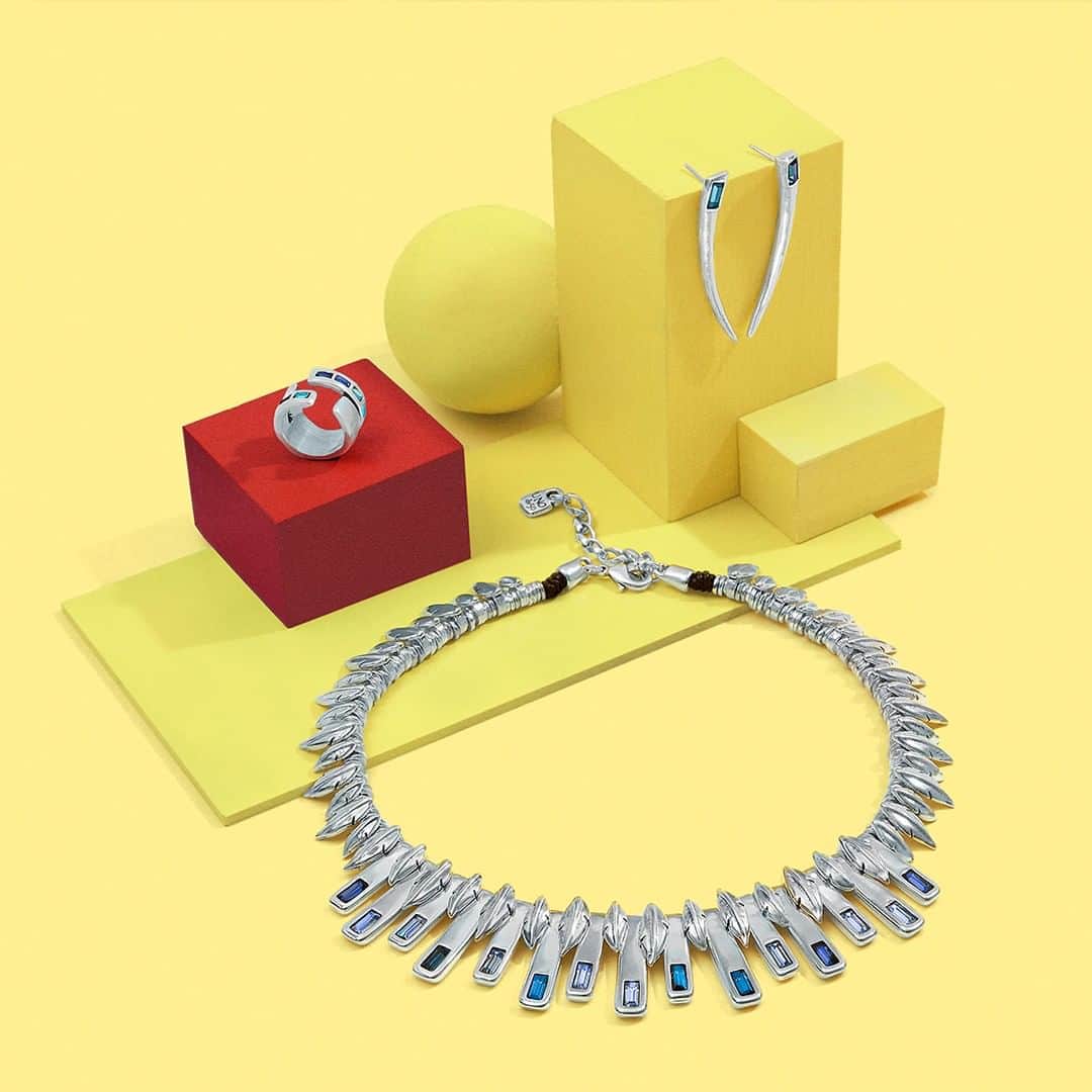 のインスタグラム：「This summer ‘it’ jewels. ❤ #SummerColors #Yellow #UNOde50  Las joyas de la temporada. ❤ #SummerColors #Yellow #UNOde50」