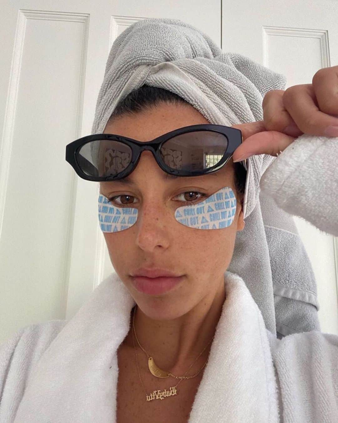 Milk Makeupさんのインスタグラム写真 - (Milk MakeupInstagram)「#coolingwaterpatches on the face ✔️ cucumber water chillin in the fridge ✔️ new age music flowing over the speakers ✔️ - Cali girl @victoriavillarroel inspiring us to drop everything and have an at-home spa day 🧖🏻‍♀️ what's ur ultimate pick-me-up product?」7月23日 3時04分 - milkmakeup