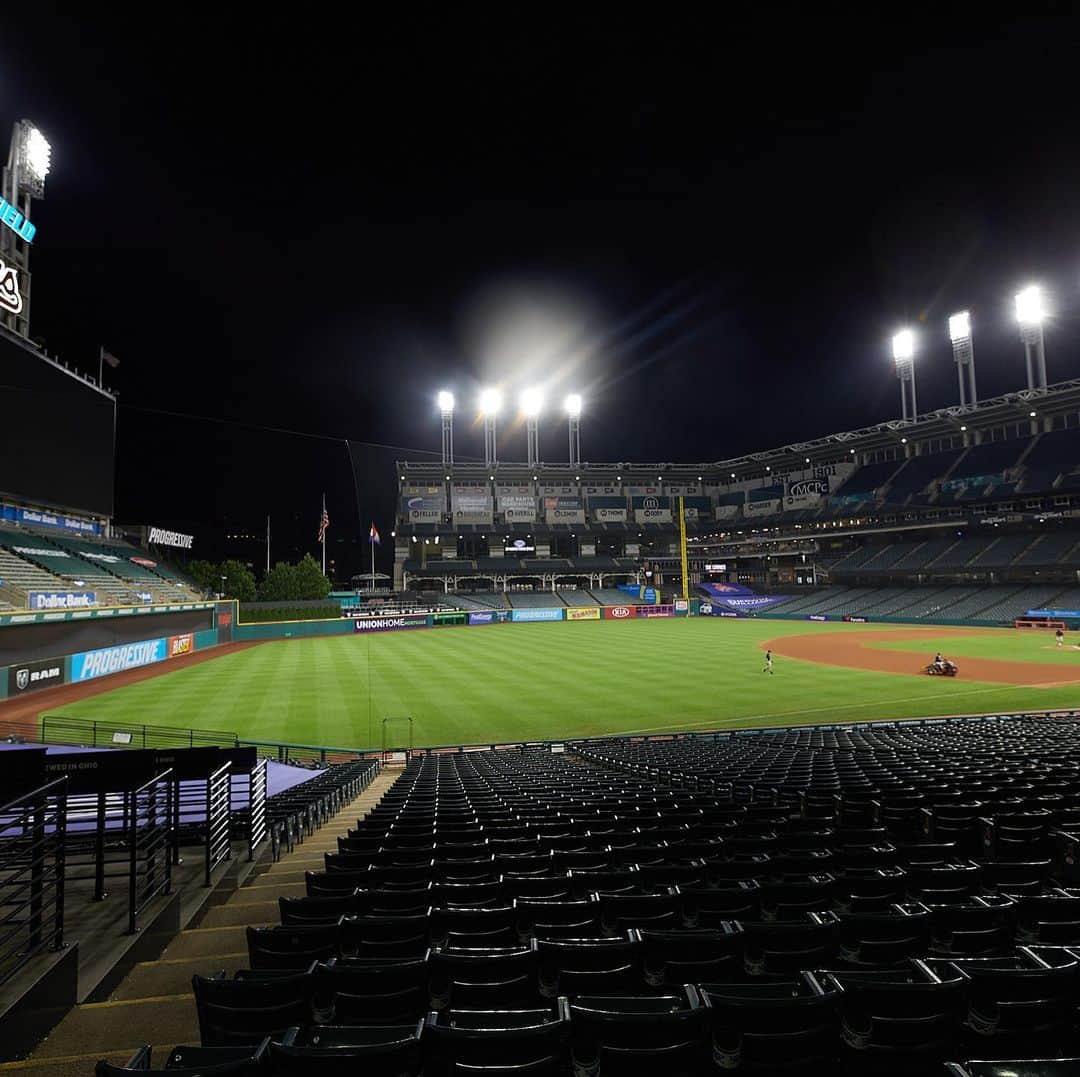 クリーブランド・インディアンスさんのインスタグラム写真 - (クリーブランド・インディアンスInstagram)「Happy Birthday, Cleveland! You’re a beaut.」7月23日 3時06分 - cleguardians