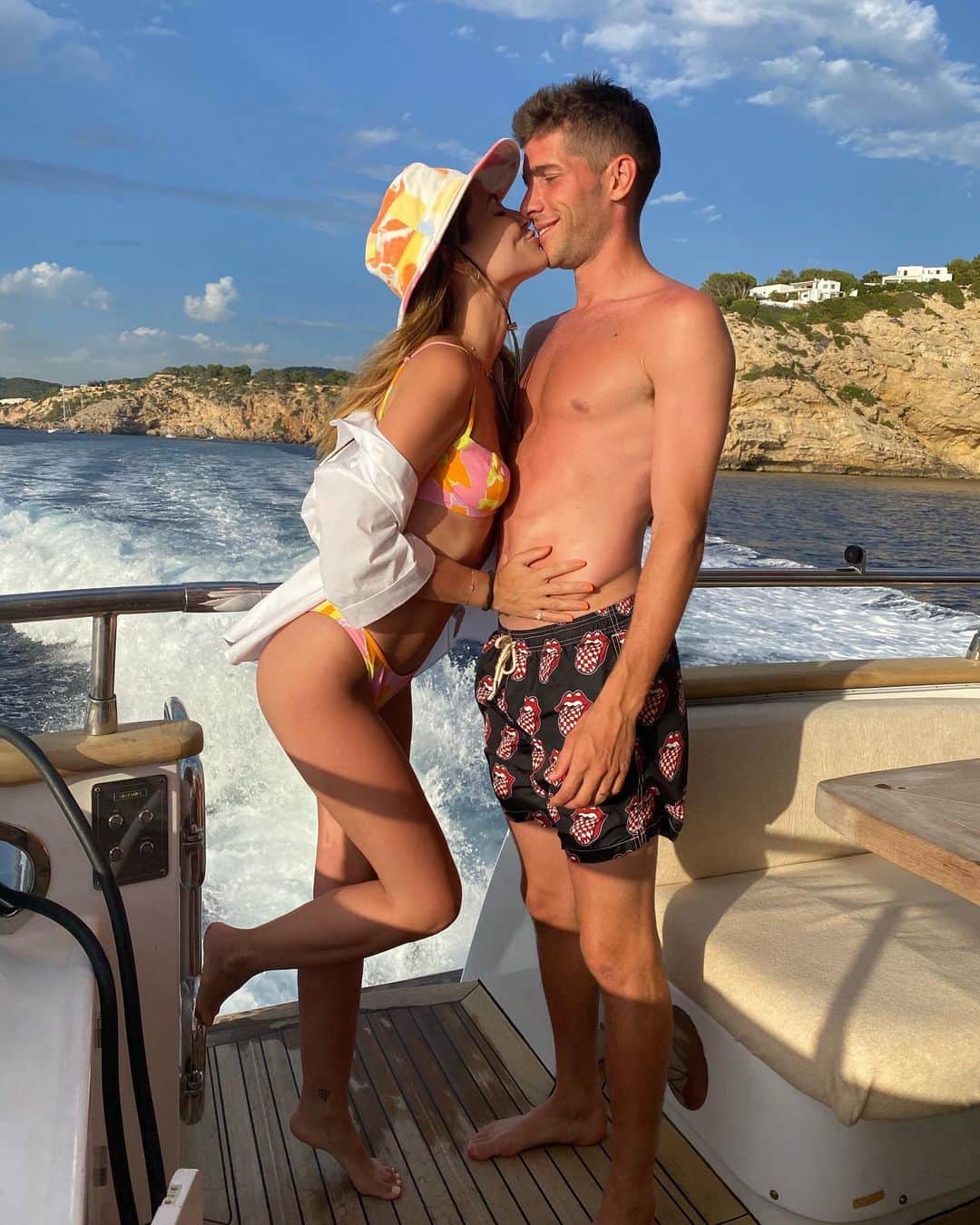 セルジ・ロベルトのインスタグラム：「Boat day @coralsimanovich 💙🛥」