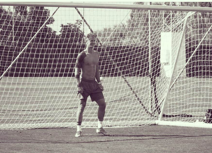 のインスタグラム：「Training in the grey 🦓」