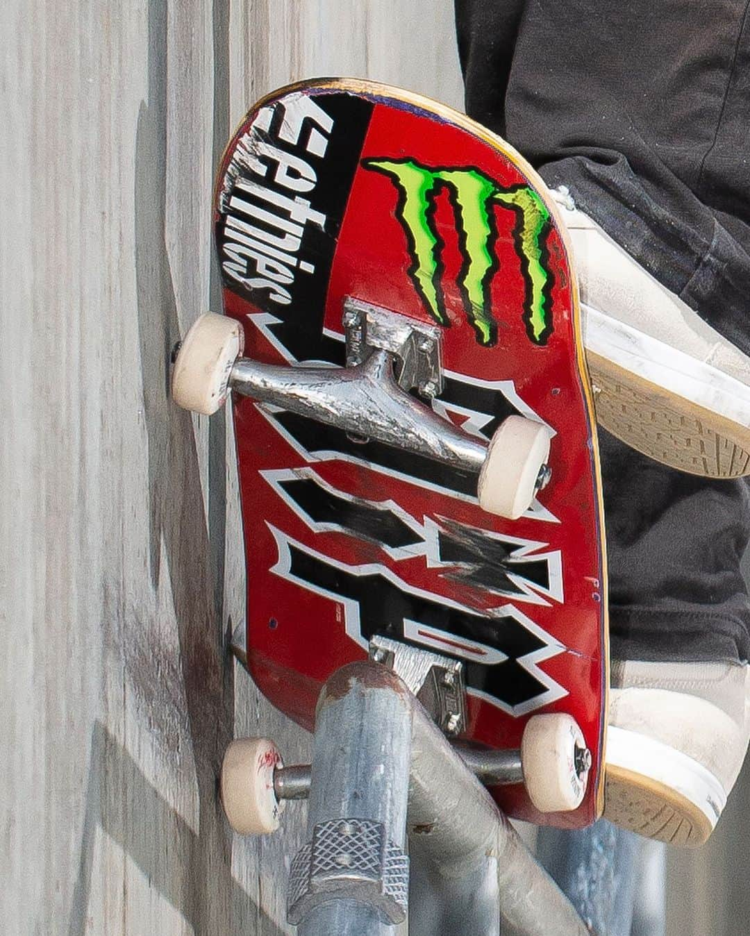 モンスターエナジーさんのインスタグラム写真 - (モンスターエナジーInstagram)「Too close for comfort? 👀 @mattberger_ is staying busy in the streets! ⠀⠀⠀⠀⠀⠀ #Skate #Skateboarding #MonsterEnergy」7月23日 3時56分 - monsterenergy