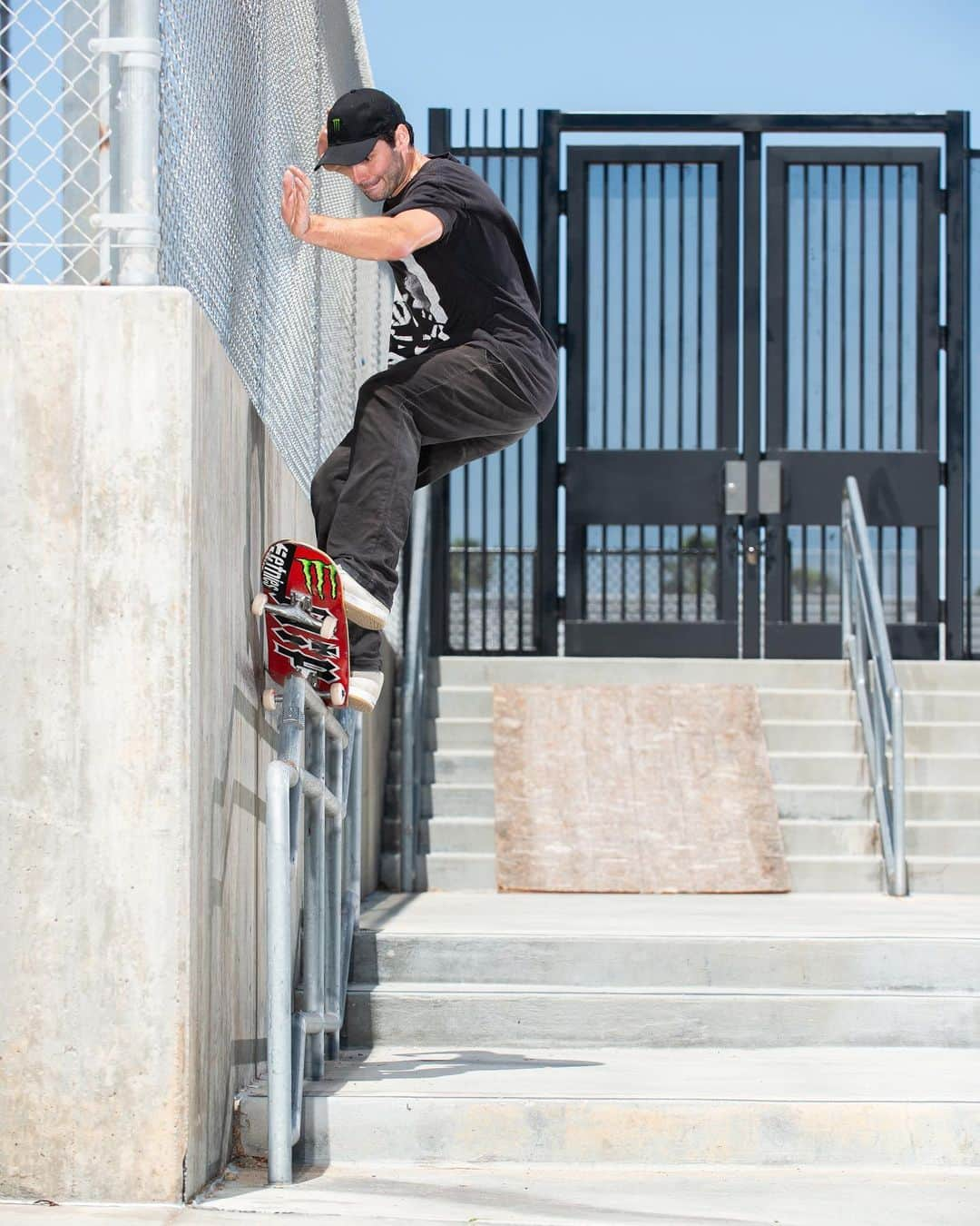 モンスターエナジーさんのインスタグラム写真 - (モンスターエナジーInstagram)「Too close for comfort? 👀 @mattberger_ is staying busy in the streets! ⠀⠀⠀⠀⠀⠀ #Skate #Skateboarding #MonsterEnergy」7月23日 3時56分 - monsterenergy