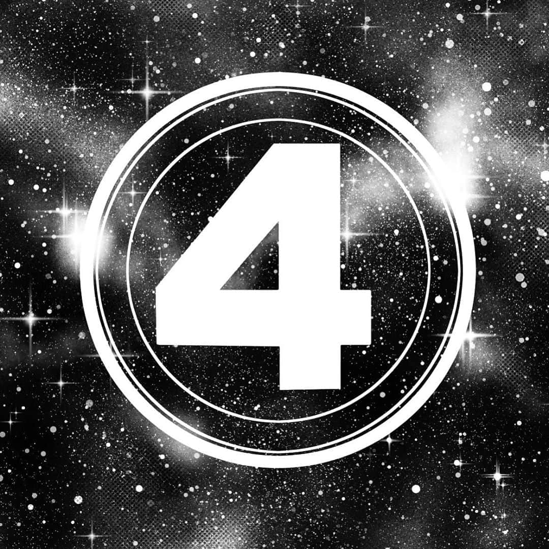 RB Silvaのインスタグラム：「Hey guys! As you know I’m officially the new artist on Fantastic Four. I’m so thankful for all your support during all my time on X-Men run. It was a wonderful experience and I made great friends there. HOX POX was a huge success! And keep this in mind, we just did it because you’re the star of this team! See you in Fantastic Four’s adventures. ;)」