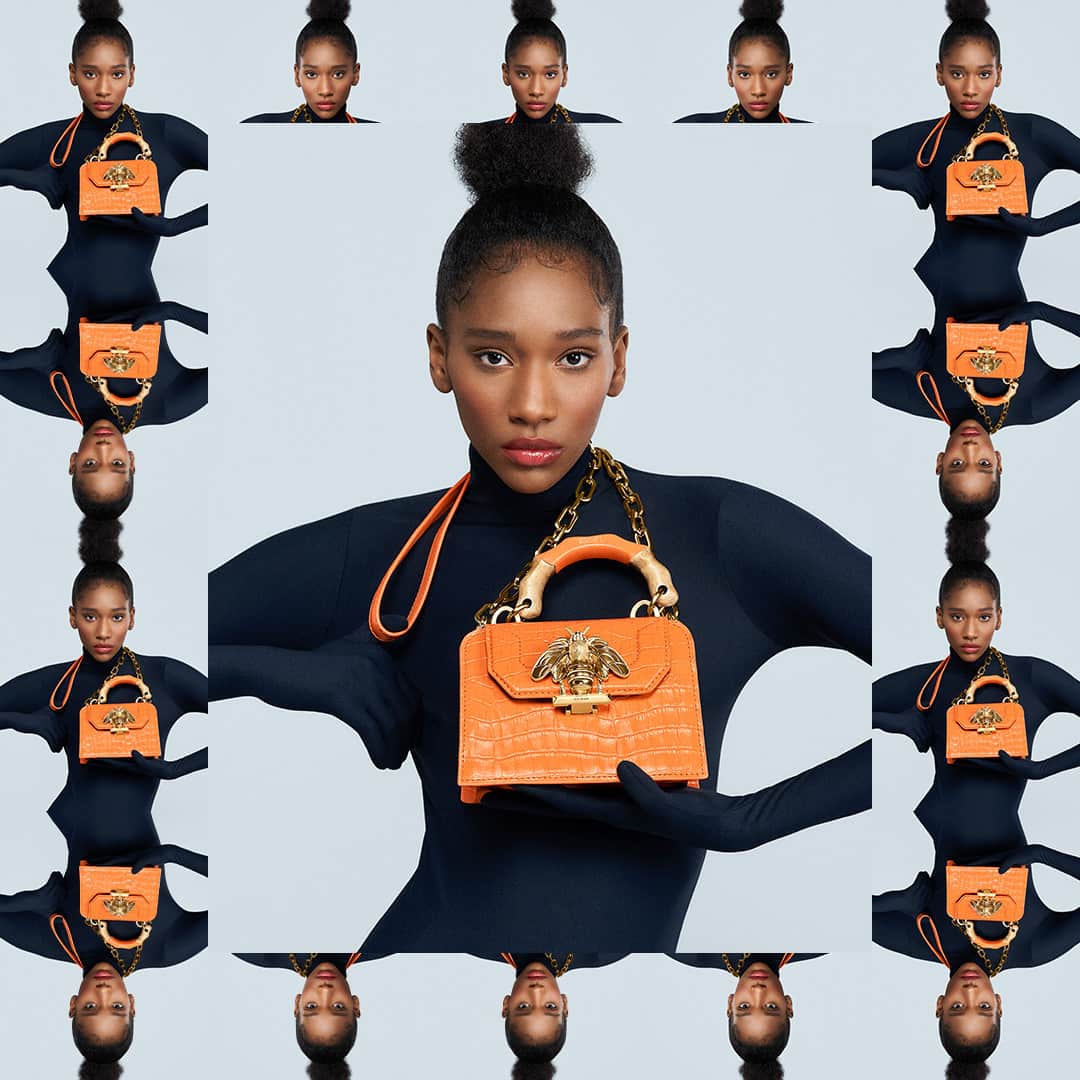 Schutzのインスタグラム：「GET YOURS - SCHUTZ BELIEVE CROSSBODY ORANGE ❤️ #newin #schutzbelieve #schutzhandbags」