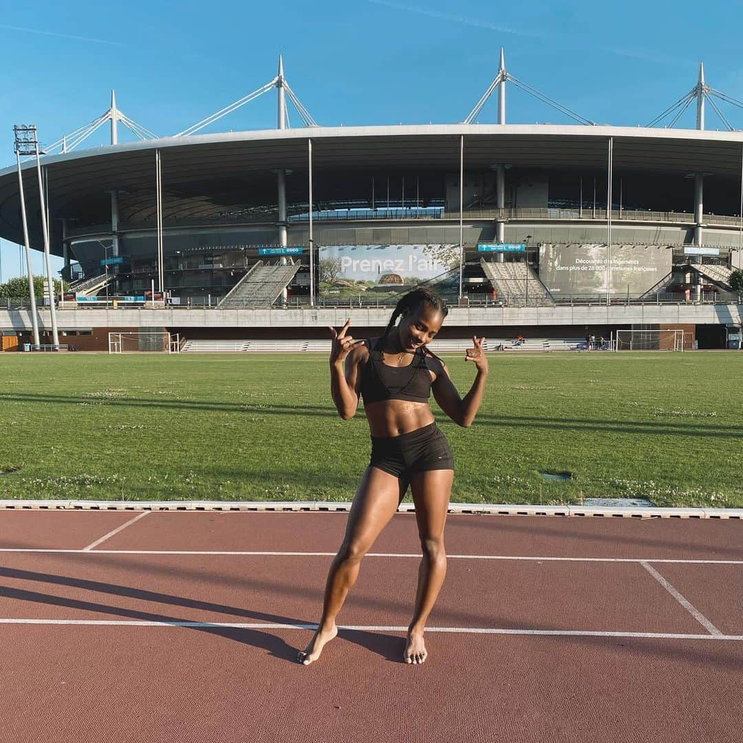 ステラ・アカクポさんのインスタグラム写真 - (ステラ・アカクポInstagram)「Aujourd’hui c’était grosse séance de vitesse sur le stade annexe du stade de France, swipe pour voir mon avant et apres séance.」7月23日 4時23分 - stellaa.ak