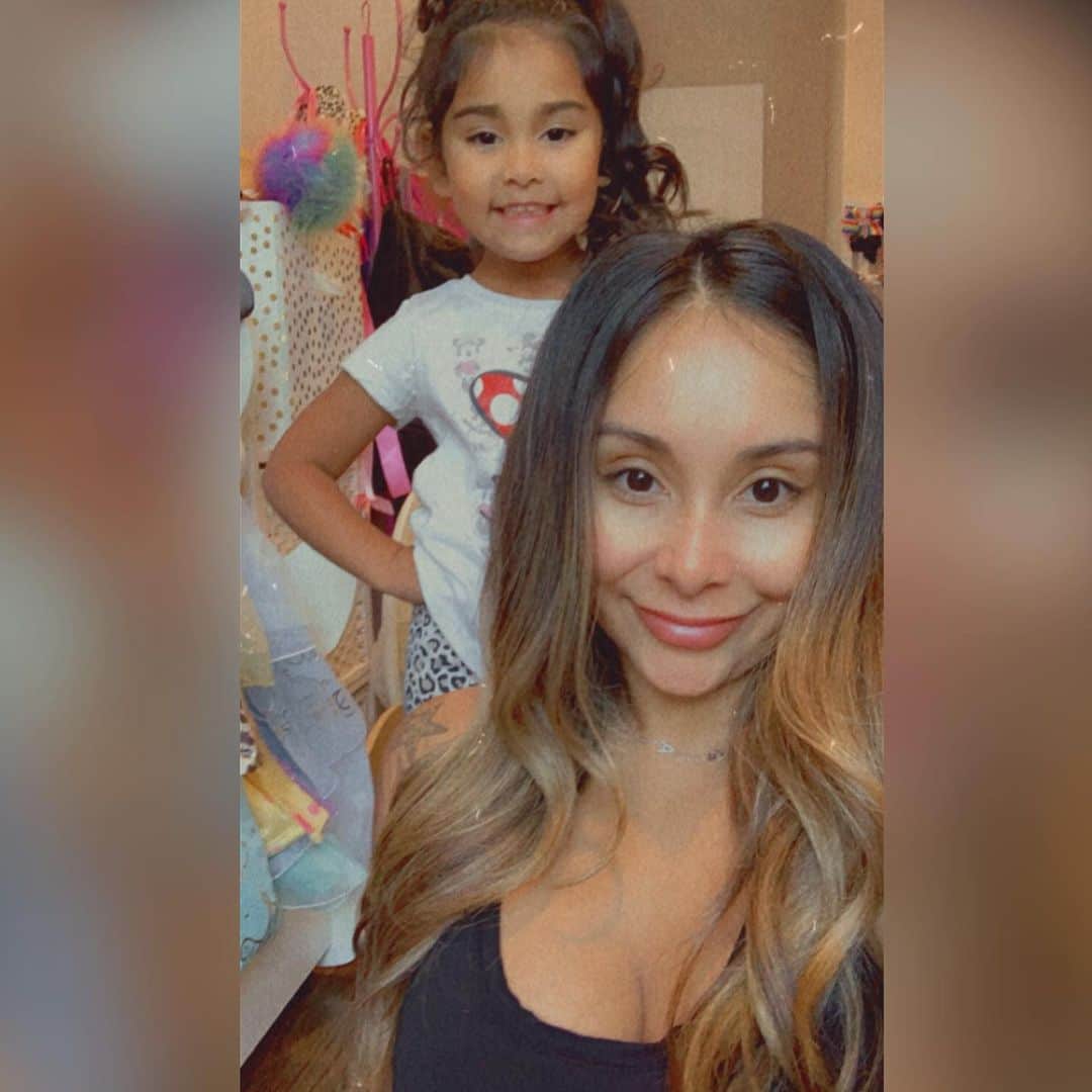 ニコール・ ポリッツィのインスタグラム：「💕💞」