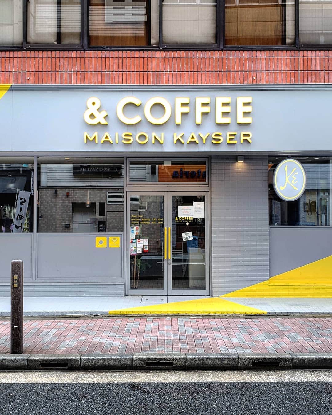 CAFE-STAGRAMMERさんのインスタグラム写真 - (CAFE-STAGRAMMERInstagram)「To stay or to go?  きょうのコーヒーは、どんな味わいですか♪ #銀座 #カフェ #☕ #cafe #ginza #tokyocafe #cafetyo #銀座カフェ #andcoffeemaisonkayser #アンドコーヒーメゾンカイザー #maisonkayser」7月23日 4時33分 - cafetyo