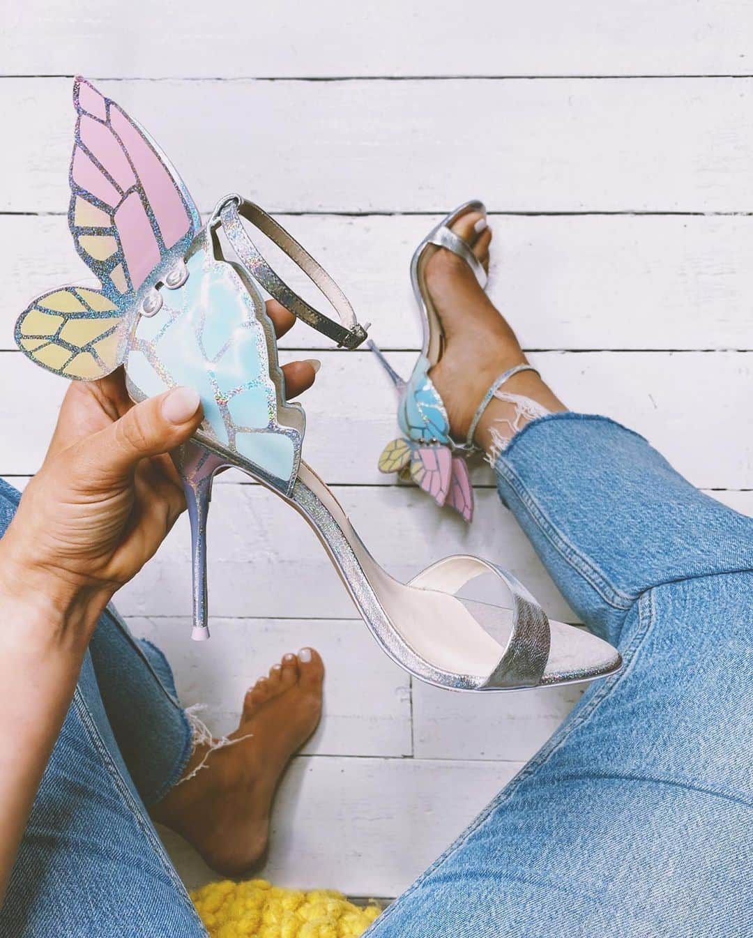 SOPHIA WEBSTERさんのインスタグラム写真 - (SOPHIA WEBSTERInstagram)「Need a new wing woman? I got you 😉 S x 🦋⁣ ⁣ Our signature screen printed 'Chiara' has just landed in dreamy iridescent pastels and is exclusively available to @sophiawebsterboutiques 💕 Head to our stories to book your in-store or virtual appointment 🌎 ⁣⁣ ⁣⁣ #SophiaWebster #SophiaWebsterWings #SophiaWebsterBoutiques」7月23日 4時37分 - sophiawebster