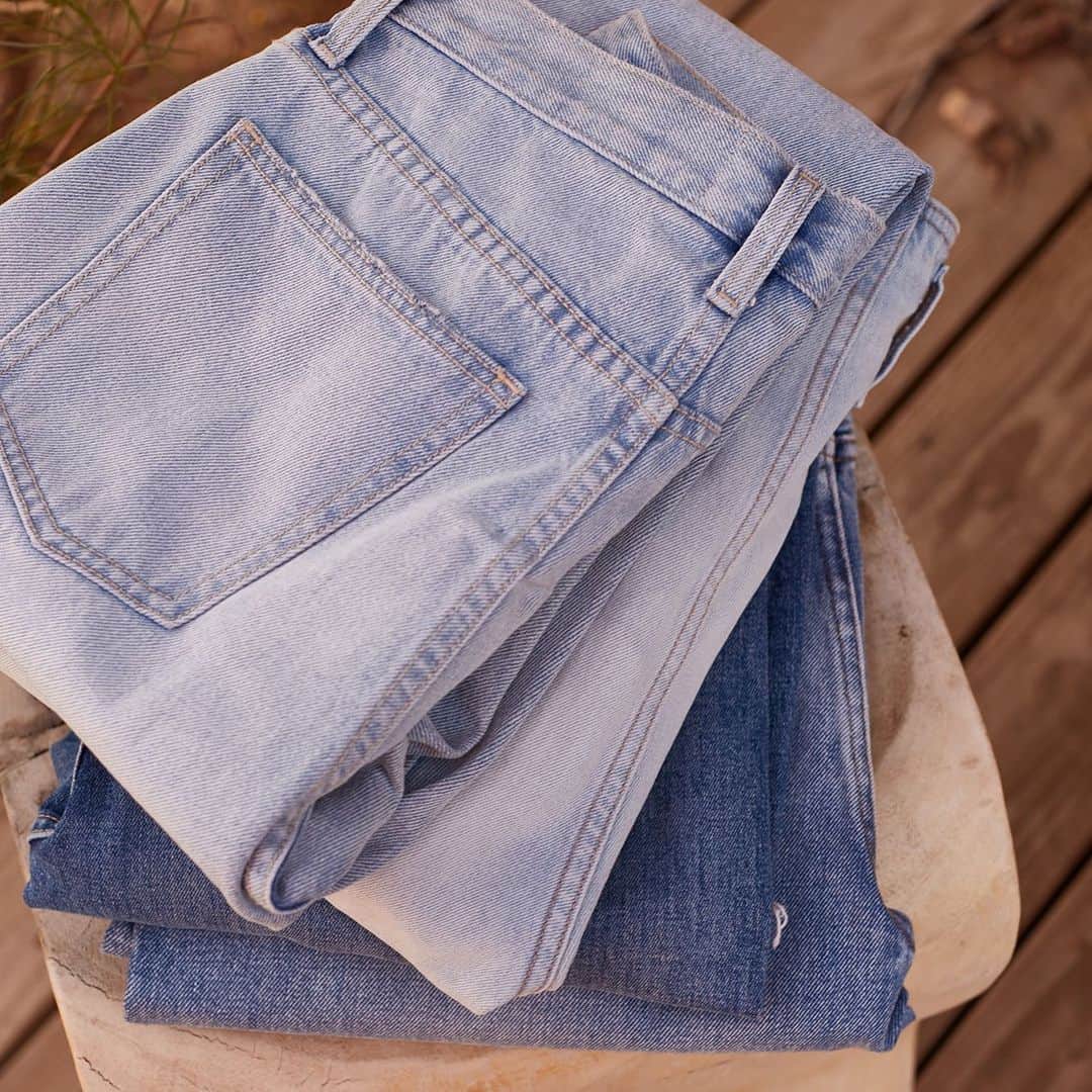カレントエリオットのインスタグラム：「the denim drop  new styles featuring a vintage wash and perfectly flattering fit to take you through summer and beyond / explore via the link in our bio」