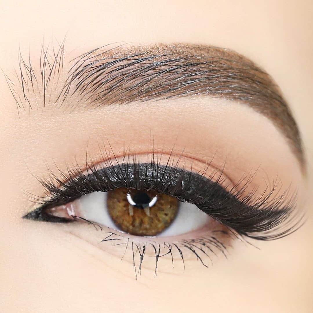 Benefit Cosmeticsさんのインスタグラム写真 - (Benefit CosmeticsInstagram)「Polished perfection 💝 @thetaylorcherie curated her cat eye look using: ✨ #preciselymybrowpencil in shade 3.5 ✨ #24hrbrowsetter ✨ #POREhydrate primer ✨ #theyrereal! mascara  #regram #friendswithbenefit」7月23日 5時05分 - benefitcosmetics