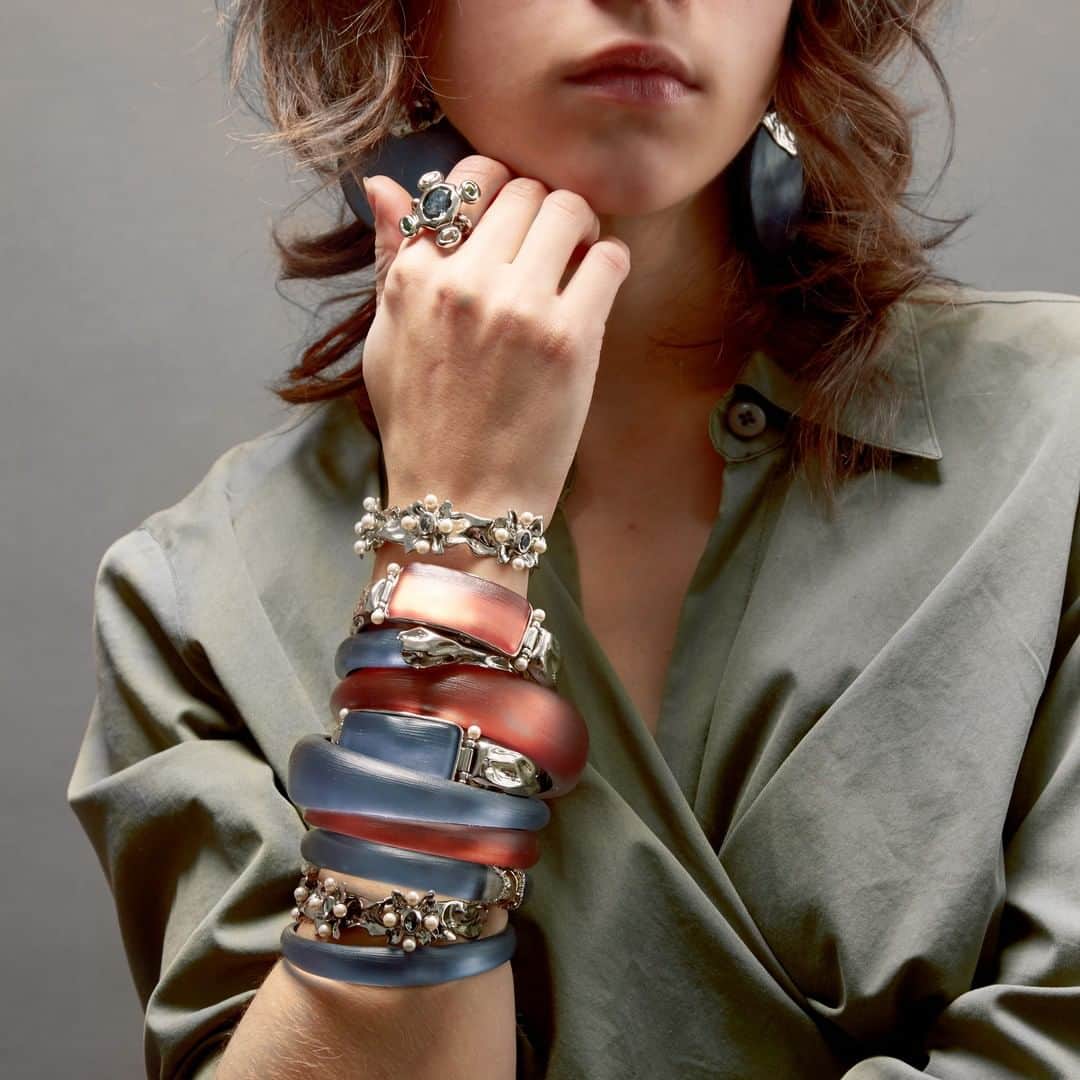 のインスタグラム：「Roses are Red, Violets are Blue, we're never taking this bangle stack off and neither would you 😉」