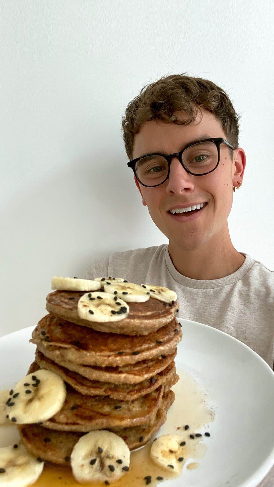 コナー・フランタのインスタグラム：「they’re easy, they’re vegan, and they’ll make you forget all your problems (momentarily...but we can hope for longer). i make them every weekend, enjoy!」