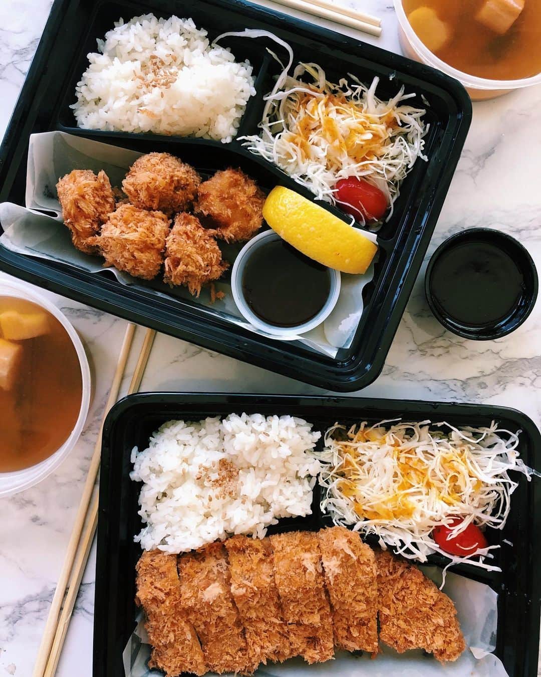 Antonietteのインスタグラム：「Well that was one of the most super oishii (おいしい) 😋 quarantine lunches I’ve had thus far! If you can’t travel to 🇯🇵 might as well treat yourself to some Osaka style tonkatsu in San Diego!  We ordered the fillet pork loin katsu and the Hokkaido scallops meals that came with cabbage salad, miso soup and rice. The breading is light, crispy and crunchy with such quality and care into their preparation. Come by and support this local business! #supportlocal」