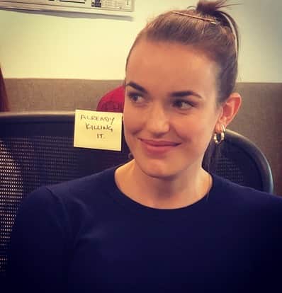 クラーク・グレッグのインスタグラム：「This is one of my favorite humans, the lovely @lil_henstridge on day one directing tonight’s episode of #agentsofshield - her first. We put this sign on her chair because she’d prepared tirelessly, constantly for over a year and it was already clear she was killing it. However, none of us realized just how deep the killing would go. For her first time directing, Elizabeth took one of the most complex, challenging episodes in the 7 seasons of our show - a time loop Groundhog Day riff by the incomparable @drewzgreenberg that jumps from laughs to heartbreak at a breakneck pace and she. Knocked it. Out of. The park. And she was nice to everyone all the time and she somehow made it look easy. Check it out. You’ll thank me. Love you @lil_henstridge When can we do it again?」