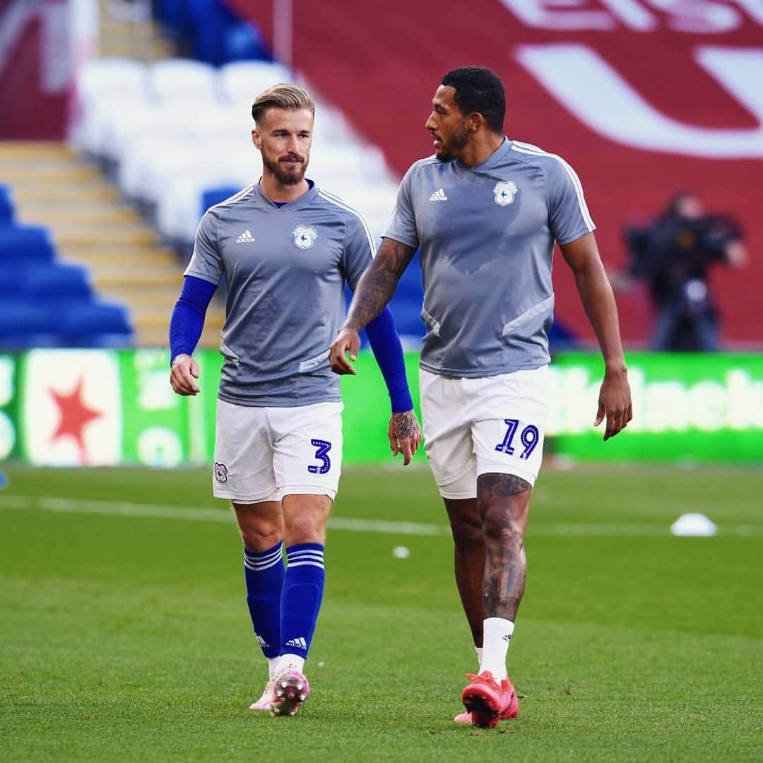 ジョー・ベネットのインスタグラム：「Play offs 🔥⚽️ Lets go!!」