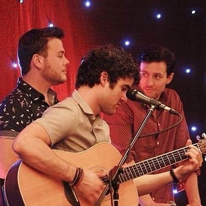カート・メガさんのインスタグラム写真 - (カート・メガInstagram)「6 years ago today in London! Love this memory and singing with these guys onstage.」7月23日 6時37分 - curtmega