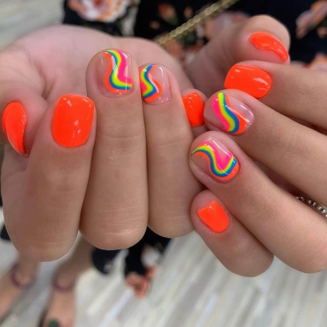 Soniaさんのインスタグラム写真 - (SoniaInstagram)「Which design is your fav?🌈 Neon #nailspo from the talented @cristinainisro✨ - #badgirlfeatures」7月23日 6時33分 - badgirlnails