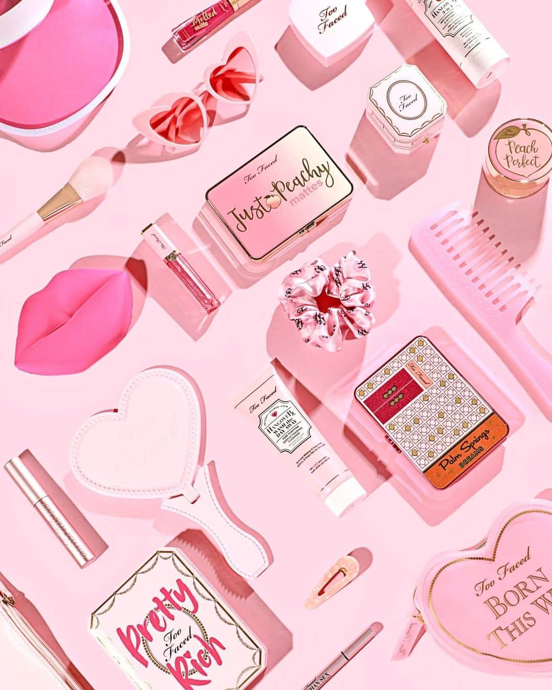 Too Facedさんのインスタグラム写真 - (Too FacedInstagram)「How much pink is too much pink? 🤔 The limit does not exist! Leave a 💖 below if you spot your FAVE! #OnWednesdaysWeWearPink #TooFaced」7月23日 7時01分 - toofaced