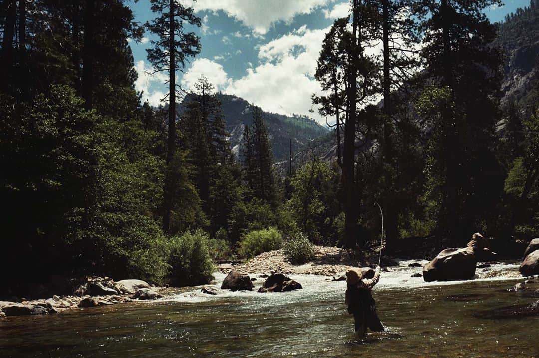 のインスタグラム：「a year ago, my wife had never held a fly rod.  #onelife #fishitwell」