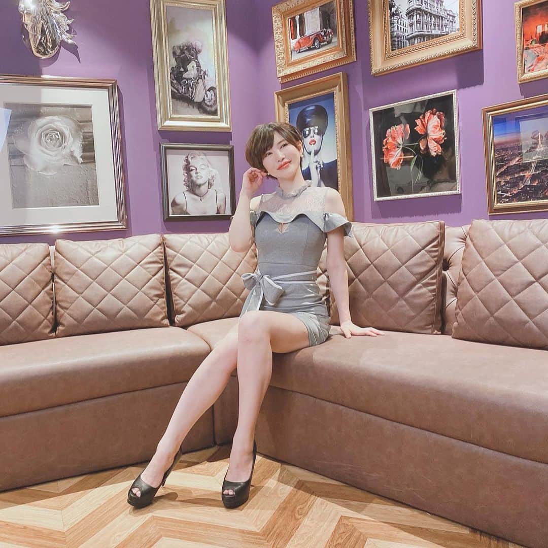 里美ゆりあのインスタグラム：「ルンルン🎶  #mjdress #dress #ドレス #キャバクラ」