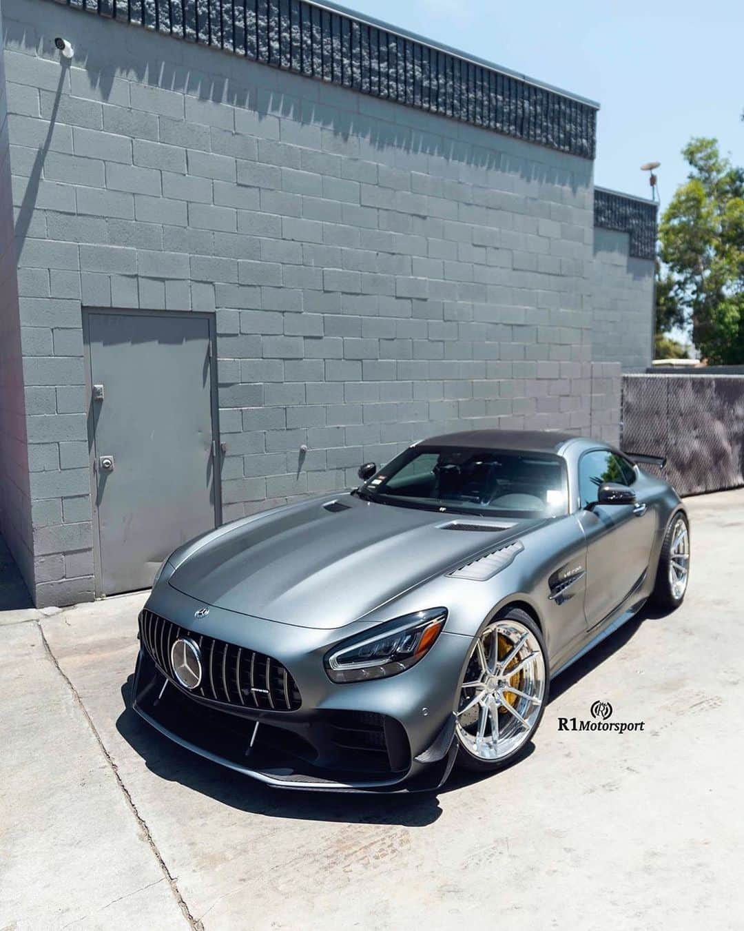 CARLiFESTYLEさんのインスタグラム写真 - (CARLiFESTYLEInstagram)「Mercedes AMG GT R Pro on @anrkywheels what do you guys think? #carlifestyle」7月23日 7時19分 - carlifestyle