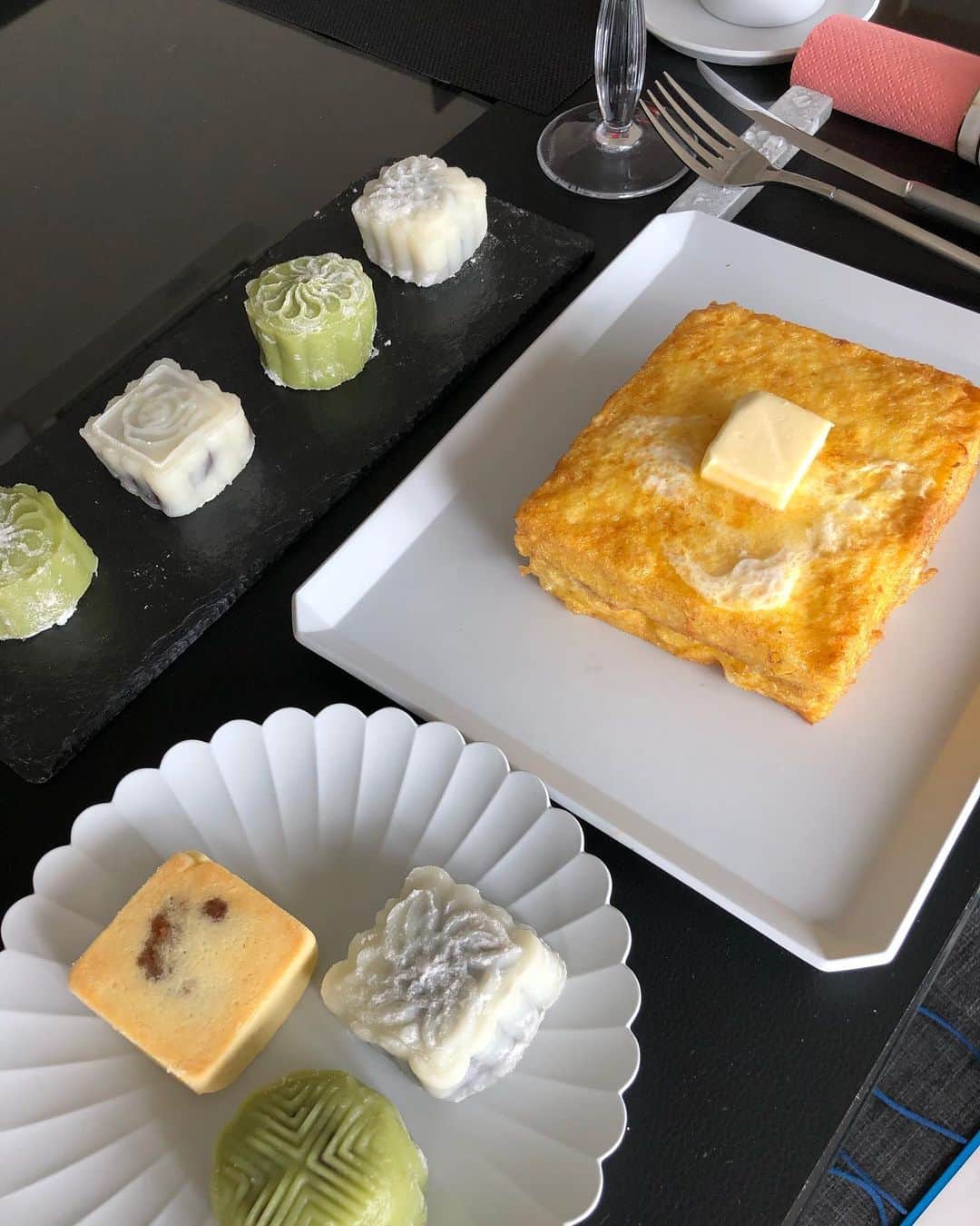 甘糟記子さんのインスタグラム写真 - (甘糟記子Instagram)「ずっと延期になってた料理教室W.E.のお菓子編！パイナップルケーキと、焼かない月餅です！  パイナップルケーキ、ずっとずっと楽しみにしてたから、家でコレが作れるなんて嬉しすぎる〜(≧∀≦)！！  パイナップル100%の餡がまたたまらなく美味い！  頑張ってチャレンジしたいと思います(๑>◡<๑)  #習い事#パイナップルケーキ#料理教室#wetoyosu #趣味#手作りパイナップルケーキ」7月23日 7時55分 - norihey924