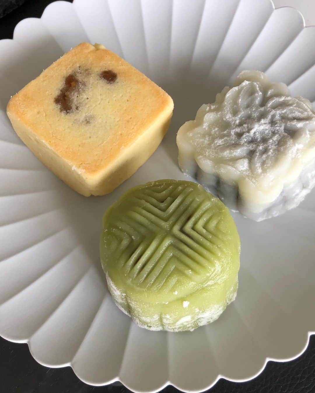 甘糟記子さんのインスタグラム写真 - (甘糟記子Instagram)「ずっと延期になってた料理教室W.E.のお菓子編！パイナップルケーキと、焼かない月餅です！  パイナップルケーキ、ずっとずっと楽しみにしてたから、家でコレが作れるなんて嬉しすぎる〜(≧∀≦)！！  パイナップル100%の餡がまたたまらなく美味い！  頑張ってチャレンジしたいと思います(๑>◡<๑)  #習い事#パイナップルケーキ#料理教室#wetoyosu #趣味#手作りパイナップルケーキ」7月23日 7時55分 - norihey924