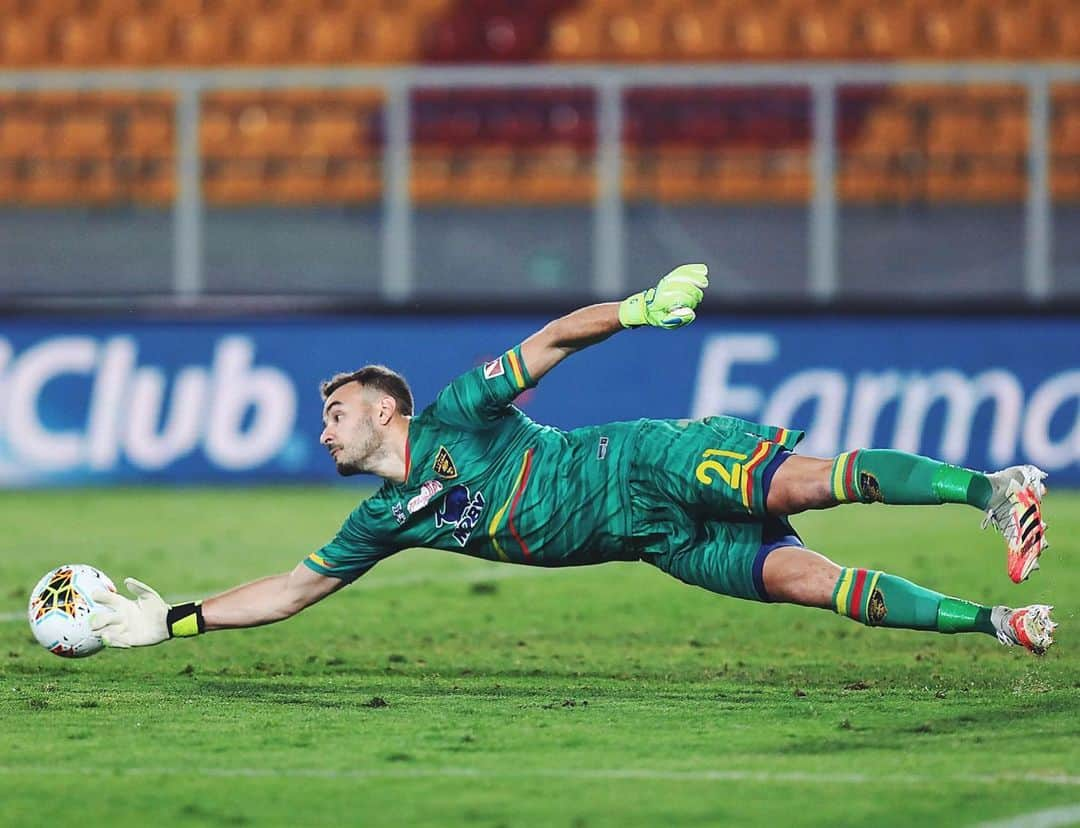 ガブリエウ・ヴァスコンセロス・フェレイラのインスタグラム：「Always believe, always keep fighting! 👊🏻🎯🧤 #forzalecce #seriea」