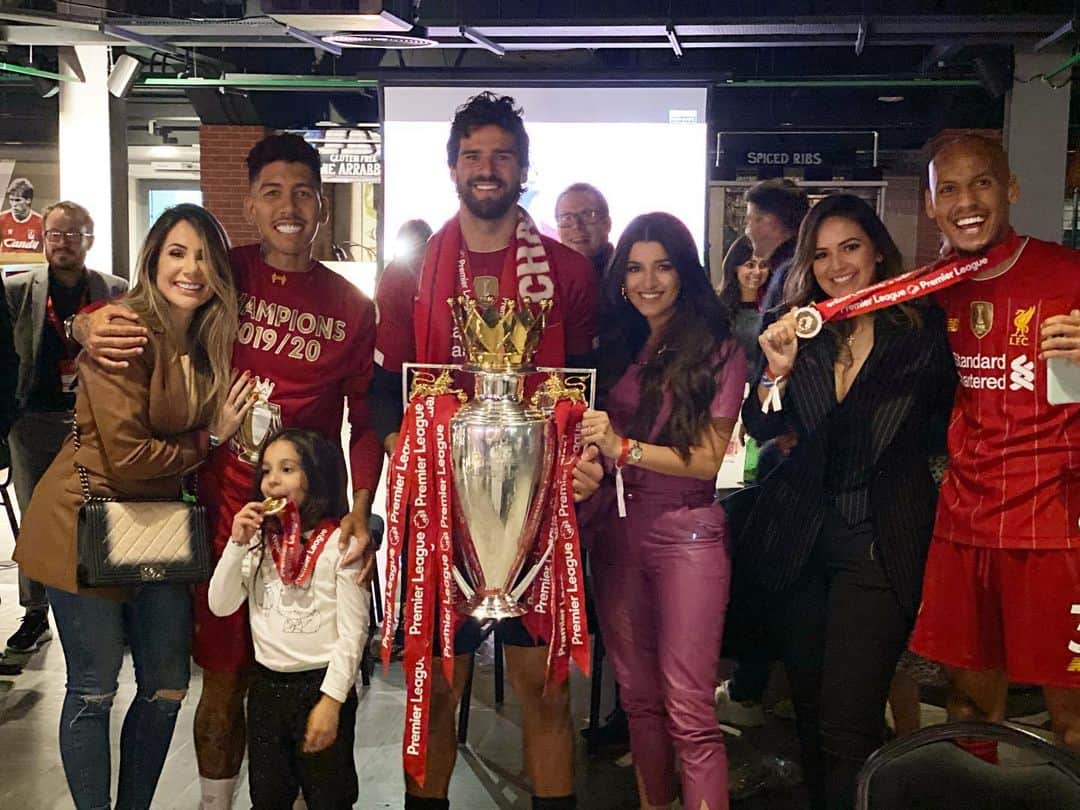 ナタリア・ベッカーのインスタグラム：「🏆」