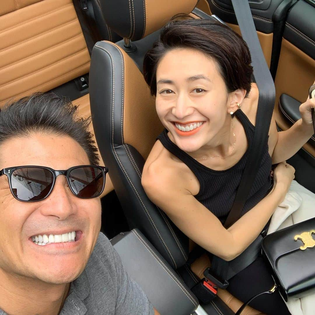 小堀ケネスのインスタグラム：「Made a Reuben and went on a drive with Wifey yesterday😊  昨日は久しぶりにルーベンサンドを作ってその後鬼ママとドライブ。😋　2人の時間も大事。  #notdrunk #mommydaddytime #reubensandwich #drive #evoqueconvertible #happywifehappylife #鬼ママ#パパ#ルーベンサンド#ドライブ」