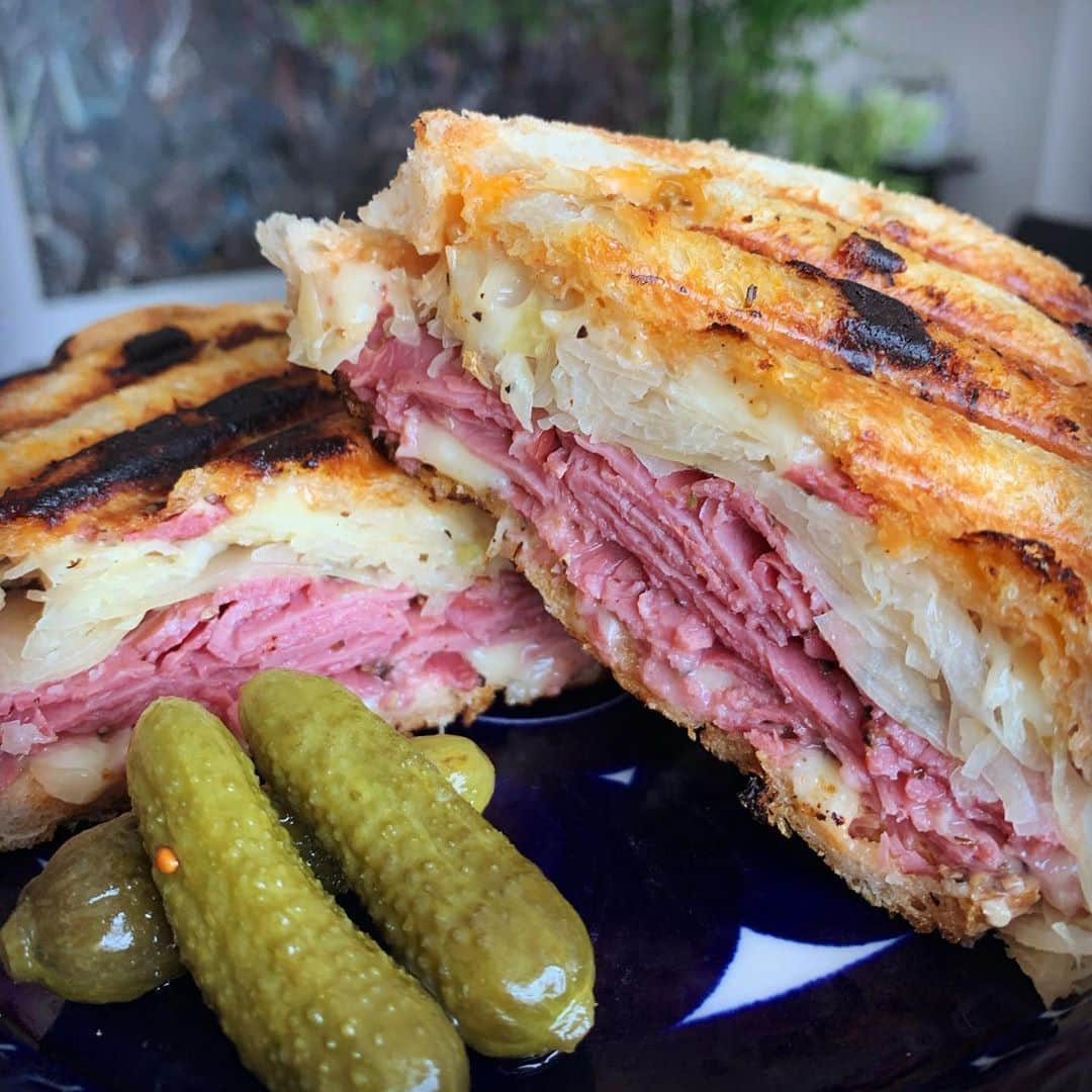 小堀ケネスさんのインスタグラム写真 - (小堀ケネスInstagram)「Made a Reuben and went on a drive with Wifey yesterday😊  昨日は久しぶりにルーベンサンドを作ってその後鬼ママとドライブ。😋　2人の時間も大事。  #notdrunk #mommydaddytime #reubensandwich #drive #evoqueconvertible #happywifehappylife #鬼ママ#パパ#ルーベンサンド#ドライブ」7月23日 8時38分 - kenkob0903