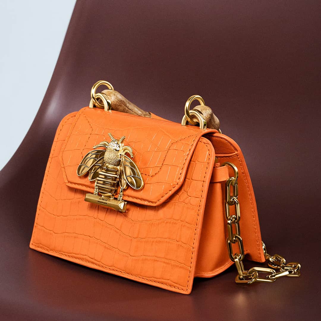 Schutzのインスタグラム：「MUST HAVE - SCHUTZ BELIEVE CROSSBODY ORANGE ❤️ #newin #schutzbelieve #schutzhandbags」