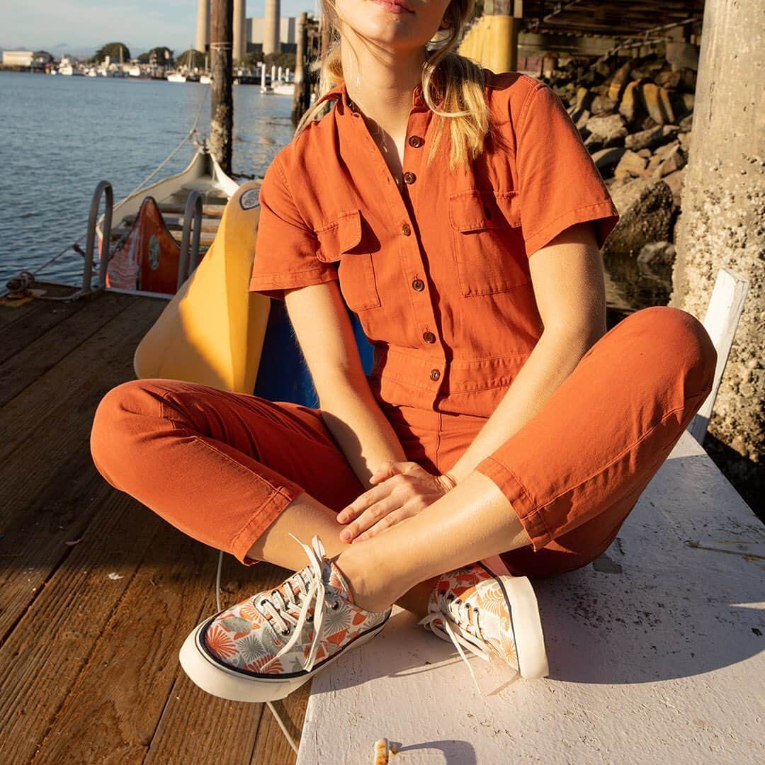 シービーズのインスタグラム：「Relax and enjoy the Summer sun in your SeaVees ☀️  ⁣⁣ ⁣ ⁣#showupinSeaVees⁣ ⁣」