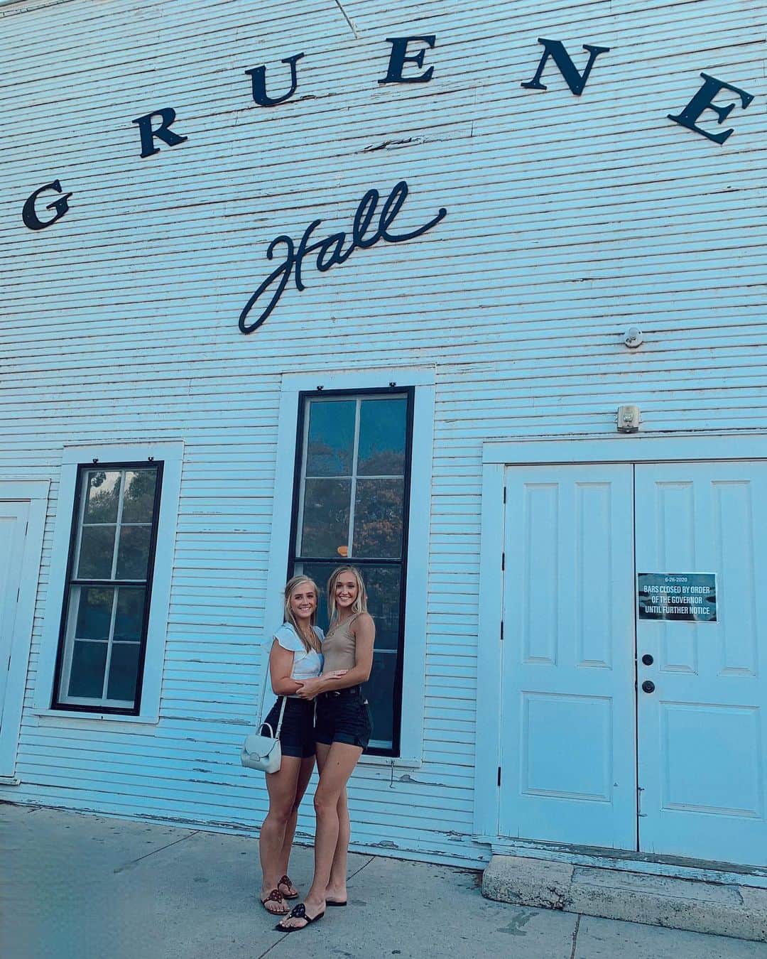 ベイリー・キーのインスタグラム：「same shoes, same shorts, no problems.」