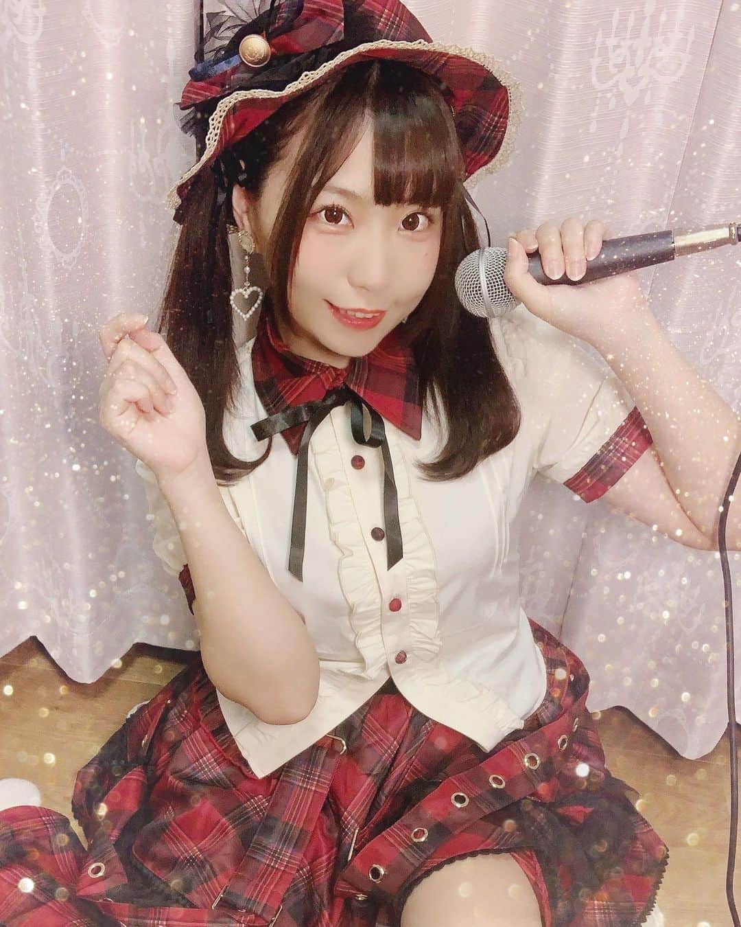 城崎ひまりさんのインスタグラム写真 - (城崎ひまりInstagram)「みんなの声聞かせて〜！🎤💕 #アイドル #衣装 #ツインテール #アイドルシリーズ #赤チェック #自撮り #idol #girl #cute #toalice #twintail #followｍe」7月23日 9時44分 - shirosakihimari