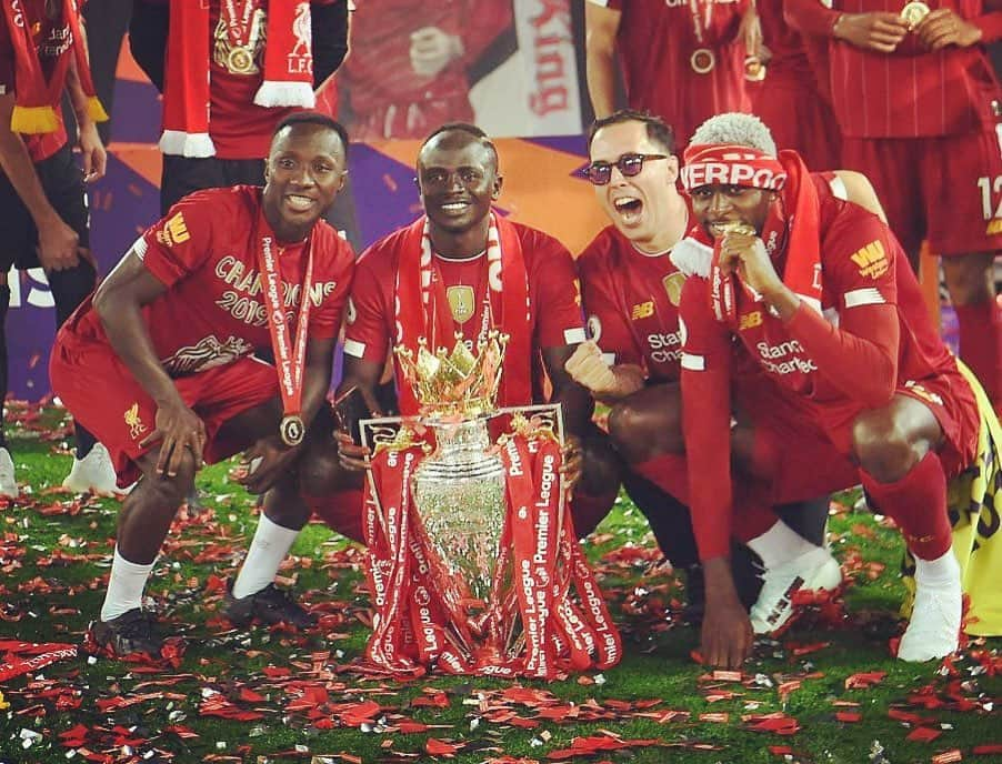 サディオ・マネさんのインスタグラム写真 - (サディオ・マネInstagram)「Premier league champions 💪💪😁」7月23日 9時50分 - sadiomaneofficiel