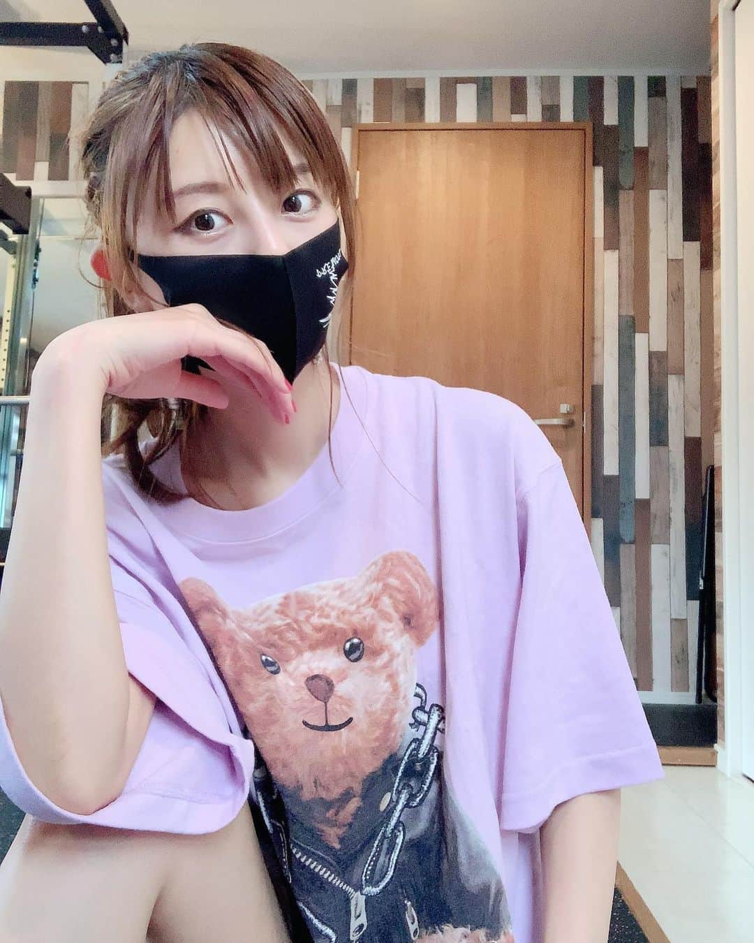 satomiさんのインスタグラム写真 - (satomiInstagram)「先日のトレーニングコーデ🧸 (@onliest2019 )❤️✨ ・ この間のヴェルトレ(@vertokyo )✨ 筋肉つけつつあと2キロは戻したい✨ 今日は上半身💪💪腕パンパン🥐 ・ ・ オンラインでもやってくれるよ🦾🦾 ・ ______________________________ 平日毎日のセッション 正しい食事アドバイス ダイエット相談 が、できてなんと1日100円！月3000円！！ コロナ自粛で運動不足が気になる方にオススメ🌟 気になる方は( @keita_trainer)へご連絡下さい✉️ ______________________________ ・ #ヴェルトレ  #筋トレ  #パーソナルトレーニング  #筋肉 #シックスパック #ライザップ #トレーニングウェア #トレーニングマスク #スポーツマスク #桃尻　 #PREMORL @premorl_japan #北千住 #北千住ジム #トレーニング動画  #履いてますよ」7月23日 9時55分 - saatoomii47