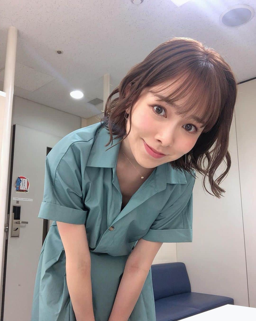 黒澤詩音のインスタグラム：「本日も #プロ野球ニュース ⚾️﻿ ご視聴ありがとうございました✨﻿ ﻿ なんと！昨日はたまたまメイク室で、7年ぶり？？くらいに #美容家 の #松下侑衣花 ちゃん とバッタリ！﻿ 嬉しくて2人で再会を喜びました💕﻿ ﻿ 衣裳 #Pierrot さん👗﻿ ﻿ ﻿ #衣裳提供 #衣装 #onepiece #code #プロ野球 #アナウンサー﻿ #フジテレビone  #フジテレビ #tv」