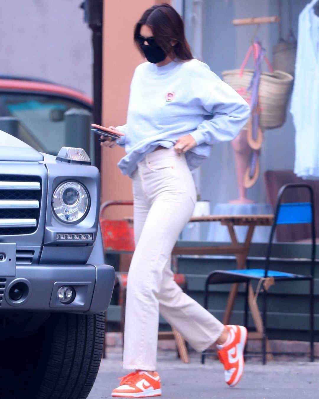 Just Jaredさんのインスタグラム写真 - (Just JaredInstagram)「@kendalljenner heads out after an appointment with her dermatologist.  #KendallJenner Photos: Backgrid」7月23日 10時09分 - justjared