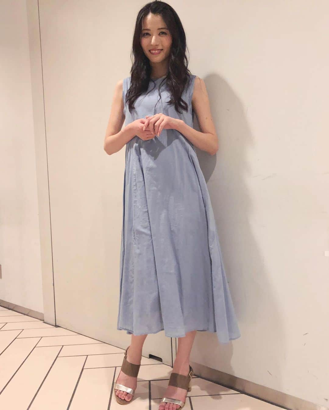 矢島舞美さんのインスタグラム写真 - (矢島舞美Instagram)「. しましまシアター2日目‼︎ 今日は3公演^ ^ #清水佐紀 ちゃんと#須藤茉麻 ちゃんがゲスト出演してくれます♡ 本日も、たのばるぞー✊ . 写真は、昨日の衣裝♡ #jetsetsoloplus のブルーワンピ♪ #中島早貴 ちゃんと#矢島舞美 のしましまコンビでお互いのメンバーカラーを意識した衣装にしてみたよ♪気付いたかなー😁♡ . . #しましまシアター」7月23日 10時11分 - maimiyajima_official_uf