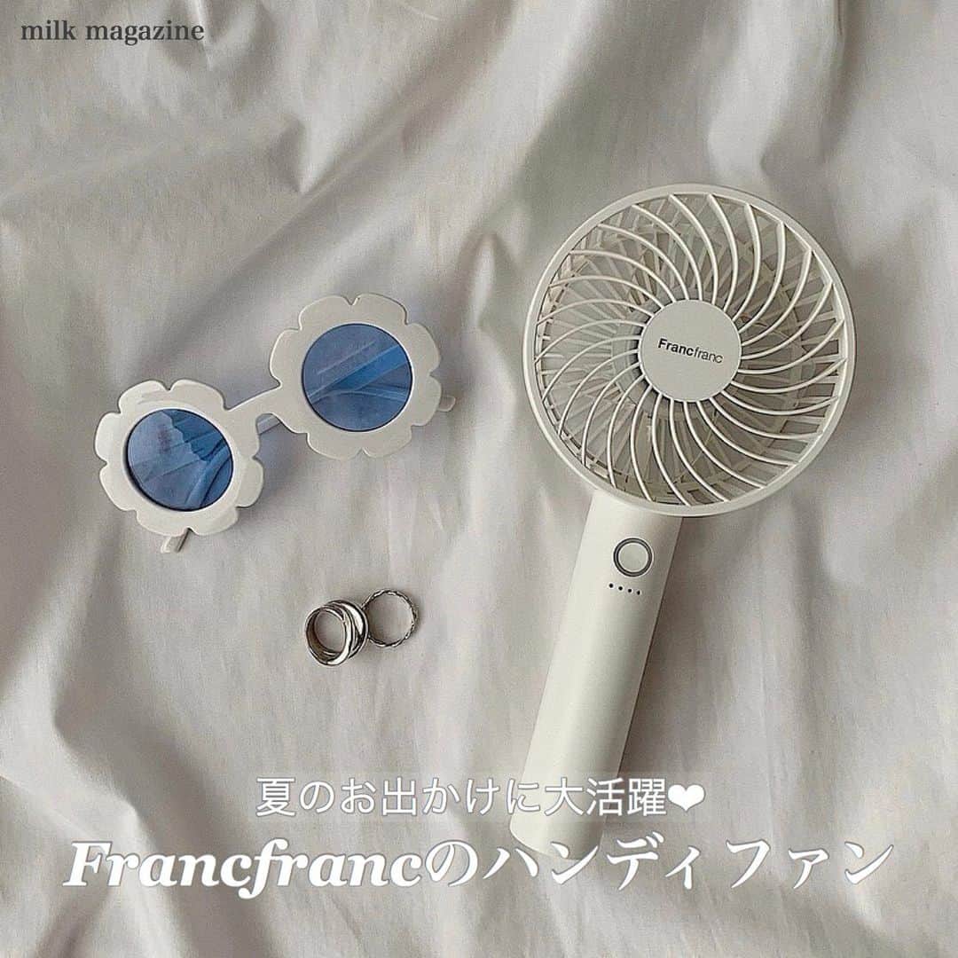 のインスタグラム：「❁﻿ ﻿ ┈┈┈┈┈┈┈┈┈┈┈┈┈┈┈﻿ ﻿ ﻿ これからの暑い夏に大活躍するハンディファン。﻿ ﻿ スイッチひとつで涼しくなり、持ち歩きも便利なミニサイズの扇風機は、暑い夏の強い味方！ 家の中や外などさまざまなシーンに活躍します。﻿ ﻿ ベーシックな黒や白から、使うたびに気分がアップするパステルカラーまでラインナップ❤︎﻿ ﻿ 暑い夏も可愛いハンディファンで乗り切りましょう🔥👊﻿ ﻿ ﻿ Photo by﻿ @hrn_mgr_tnk﻿ @pipi0_4_5﻿ @taaani3﻿ @i_am_yuka_0918﻿ @yuka_muuu﻿ @___smh__gram﻿ ﻿ ﻿  MiLKではみなさんからのお写真を募集しています♡﻿ ﻿  @milk_magazine_ を付けて投稿してね♡﻿ ﻿ ﻿ ﻿ ﻿ ┈┈┈┈┈┈┈┈┈┈┈┈┈┈┈﻿ ﻿ ﻿ ﻿ ﻿ #ハンディ扇風機 #ハンディファン #手持ち扇風機 #扇風機 #ミニ扇風機 #プチプラ #プチプラアイテム #プチプラ雑貨 #夏の必需品 #サマーアイテム #置き画 #置き画くら部 #お洒落女子 #トレンド #おしゃれ #おしゃれアイテム #生活雑貨 #シンプルな暮らし #bt21 #サンキューマート#francfranc #ディズニー #ダッフィーグッズ #ディズニーグッズ」
