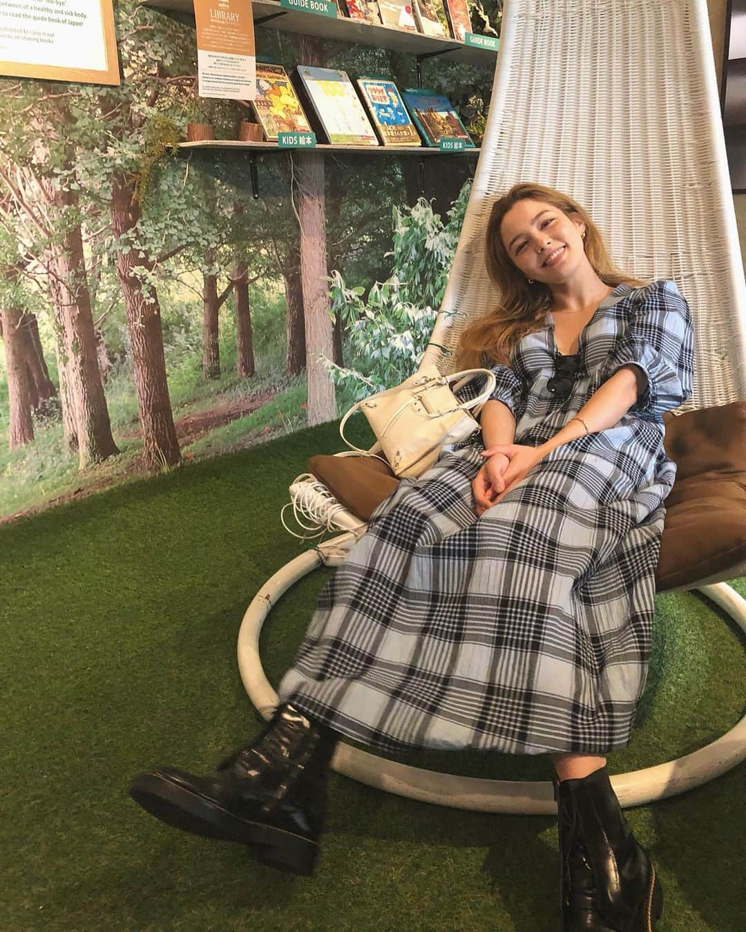 ステファニーのインスタグラム：「☕️🌿💙 楽ちんワンピになりがちな 暑い陽気になったね〜！」